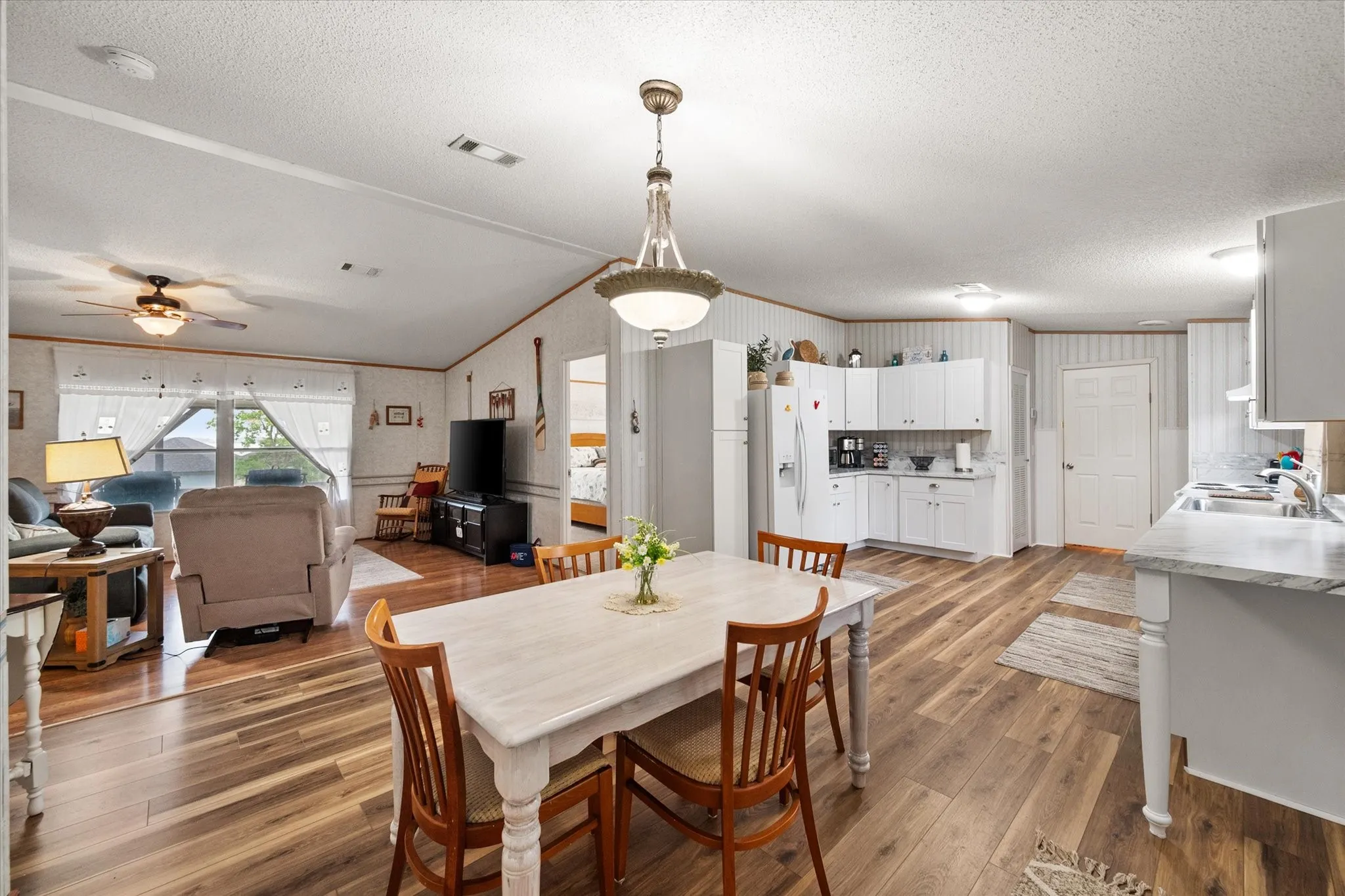 Single Family Residence For Sale in Henderson County , 510 Nob Hill Lane, Seven Points, Texas 75143, 4 Bedroom, 2 Bathroom, Garage spaces, 1,568 Sqft, built in 2005, mls#21249751, Real Estate Agent in Seven Points, Homes For Sale in Henderson county, Homes For Sale in Seven Points, Realtor in Seven Points Texas, Real Estate Brokerage Independent Realty Texas, Luminita Cordes Realtor