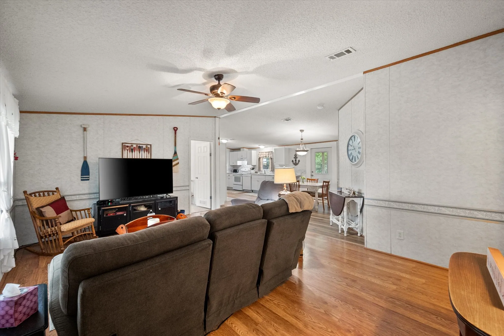 Single Family Residence For Sale in Henderson County , 510 Nob Hill Lane, Seven Points, Texas 75143, 4 Bedroom, 2 Bathroom, Garage spaces, 1,568 Sqft, built in 2005, mls#21249751, Real Estate Agent in Seven Points, Homes For Sale in Henderson county, Homes For Sale in Seven Points, Realtor in Seven Points Texas, Real Estate Brokerage Independent Realty Texas, Luminita Cordes Realtor