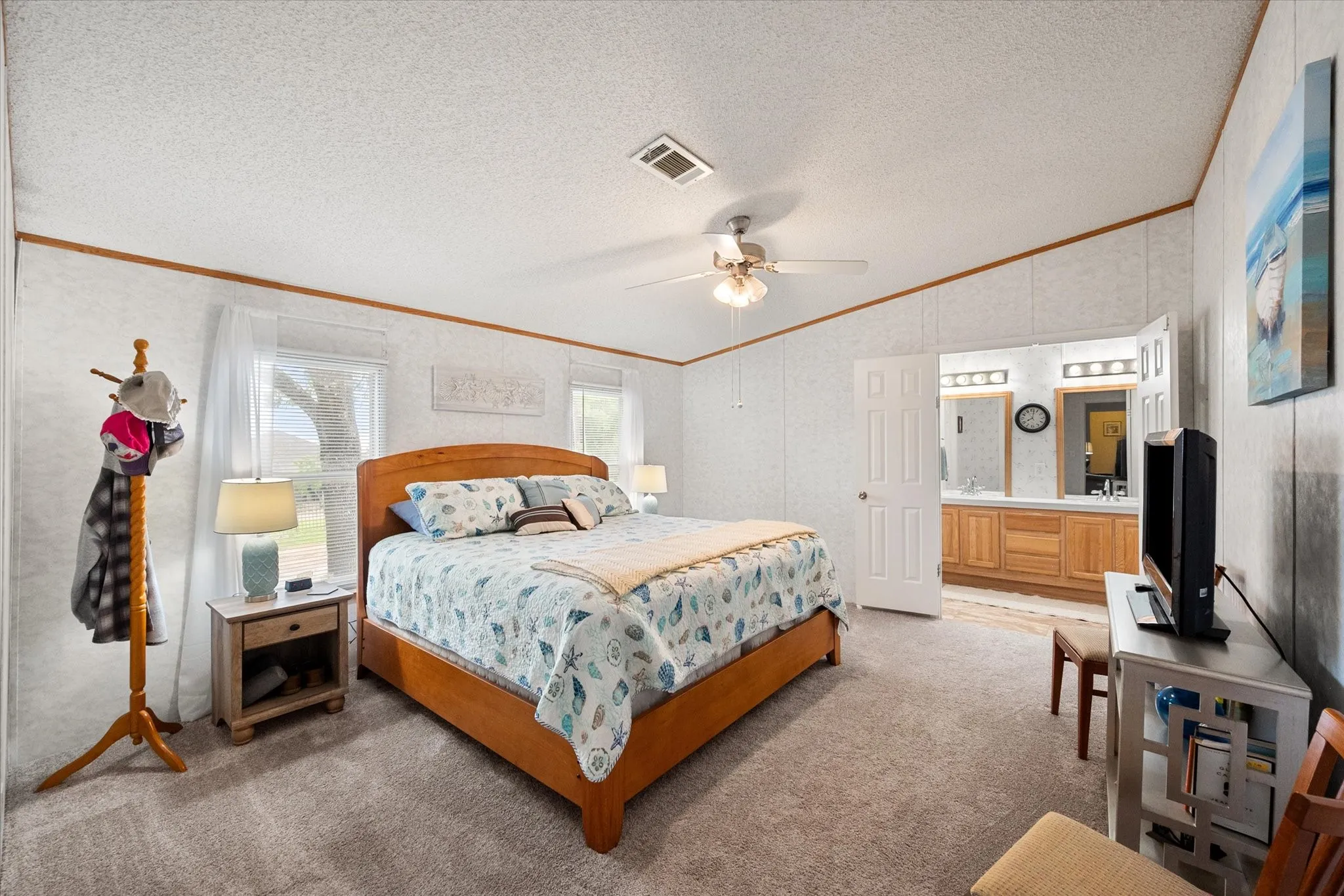 Single Family Residence For Sale in Henderson County , 510 Nob Hill Lane, Seven Points, Texas 75143, 4 Bedroom, 2 Bathroom, Garage spaces, 1,568 Sqft, built in 2005, mls#21249751, Real Estate Agent in Seven Points, Homes For Sale in Henderson county, Homes For Sale in Seven Points, Realtor in Seven Points Texas, Real Estate Brokerage Independent Realty Texas, Luminita Cordes Realtor