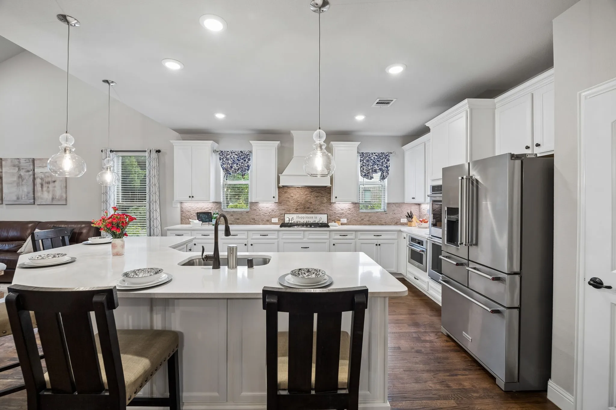 Single Family Residence For Sale in Denton County , 220 Virginia Lane, Hickory Creek, Texas 75065, 4 Bedroom, 4 Bathroom, 3 Garage spaces, 3,675 Sqft, built in 2020, Preowned, mls#21201001, Real Estate Agent in Hickory Creek, Homes For Sale in Denton county, Homes For Sale in Hickory Creek, Realtor in Hickory Creek Texas, Real Estate Brokerage Independent Realty Texas, Luminita Cordes Realtor