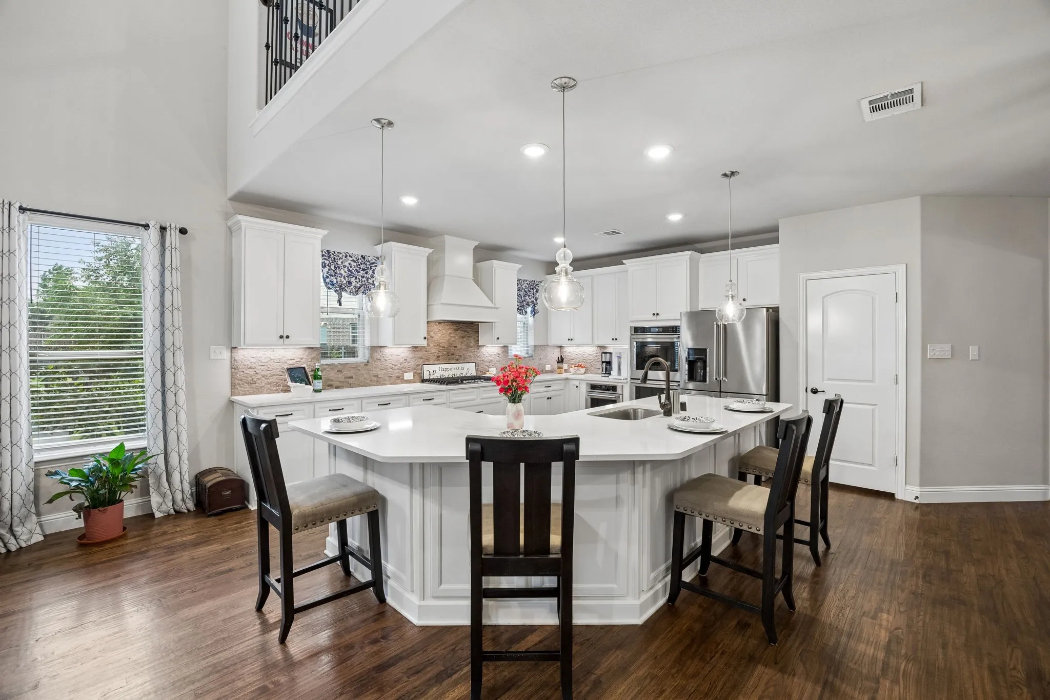 Single Family Residence For Sale in Denton County , 220 Virginia Lane, Hickory Creek, Texas 75065, 4 Bedroom, 4 Bathroom, 3 Garage spaces, 3,675 Sqft, built in 2020, Preowned, mls#21201001, Real Estate Agent in Hickory Creek, Homes For Sale in Denton county, Homes For Sale in Hickory Creek, Realtor in Hickory Creek Texas, Real Estate Brokerage Independent Realty Texas, Luminita Cordes Realtor