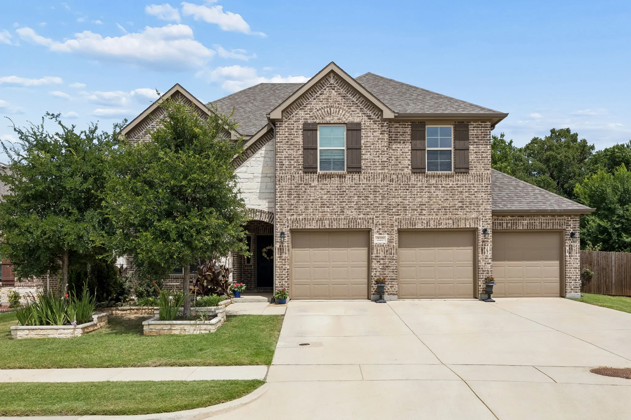 Single Family Residence For Sale in Denton County , 220 Virginia Lane, Hickory Creek, Texas 75065, 4 Bedroom, 4 Bathroom, 3 Garage spaces, 3,675 Sqft, built in 2020, Preowned, mls#21201001, Real Estate Agent in Hickory Creek, Homes For Sale in Denton county, Homes For Sale in Hickory Creek, Realtor in Hickory Creek Texas, Real Estate Brokerage Independent Realty Texas, Luminita Cordes Realtor