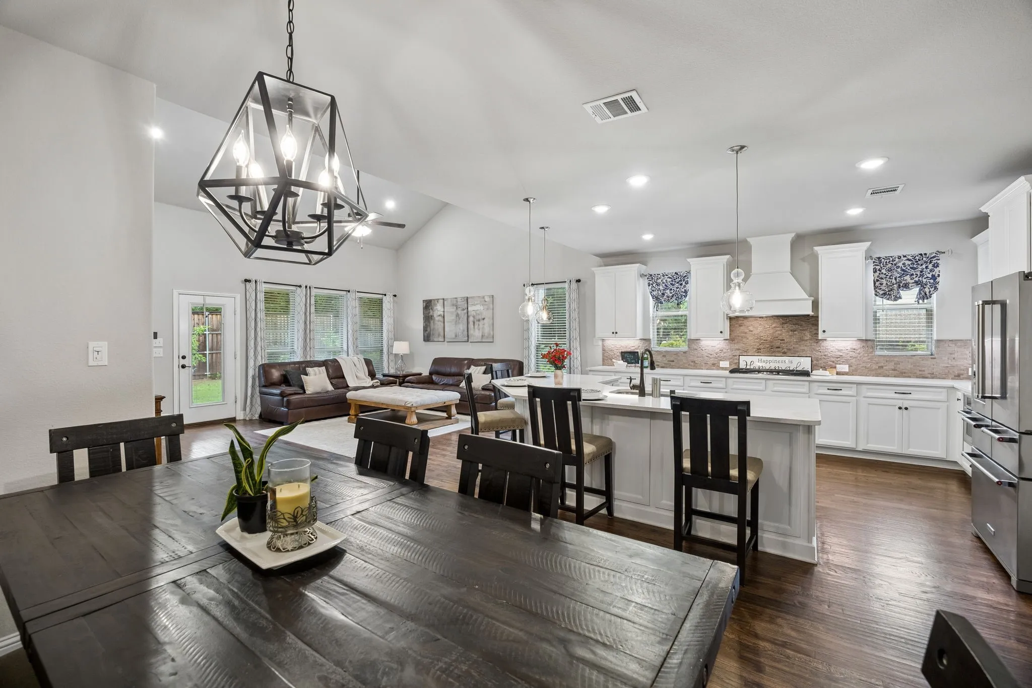 Single Family Residence For Sale in Denton County , 220 Virginia Lane, Hickory Creek, Texas 75065, 4 Bedroom, 4 Bathroom, 3 Garage spaces, 3,675 Sqft, built in 2020, Preowned, mls#21201001, Real Estate Agent in Hickory Creek, Homes For Sale in Denton county, Homes For Sale in Hickory Creek, Realtor in Hickory Creek Texas, Real Estate Brokerage Independent Realty Texas, Luminita Cordes Realtor