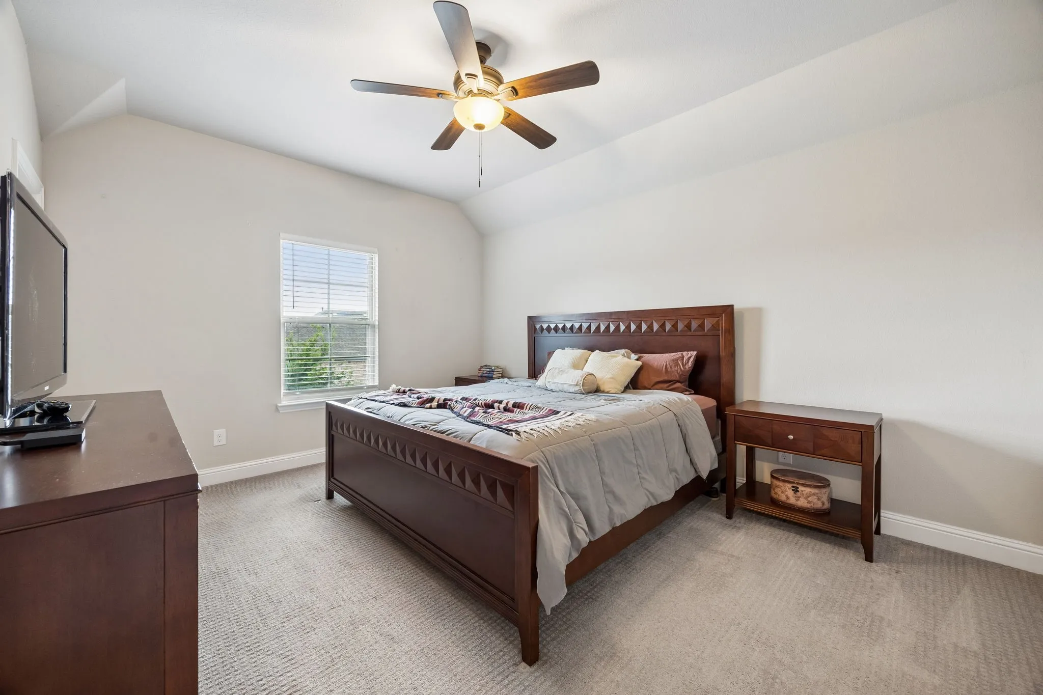 Single Family Residence For Sale in Denton County , 220 Virginia Lane, Hickory Creek, Texas 75065, 4 Bedroom, 4 Bathroom, 3 Garage spaces, 3,675 Sqft, built in 2020, Preowned, mls#21201001, Real Estate Agent in Hickory Creek, Homes For Sale in Denton county, Homes For Sale in Hickory Creek, Realtor in Hickory Creek Texas, Real Estate Brokerage Independent Realty Texas, Luminita Cordes Realtor