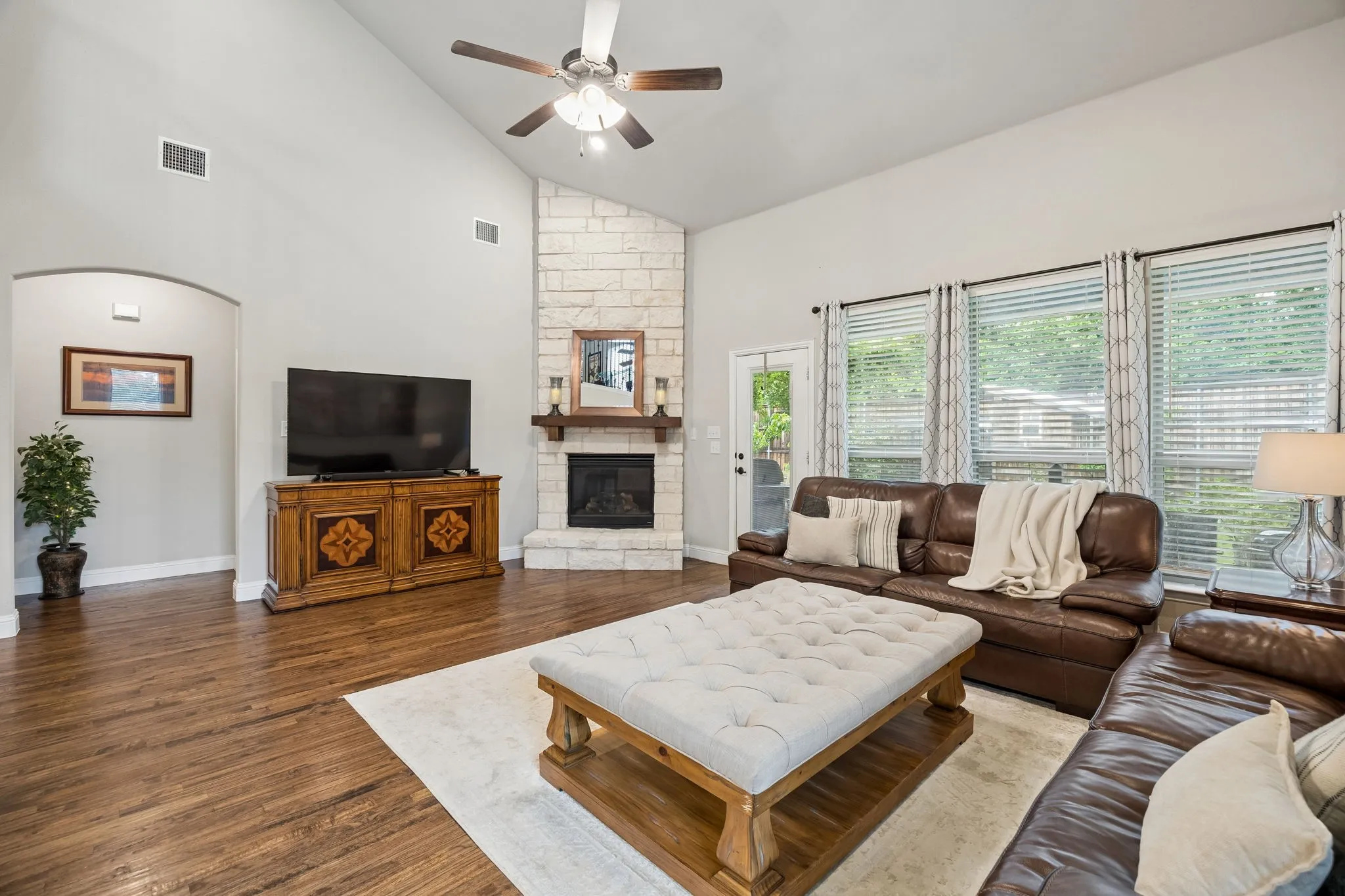 Single Family Residence For Sale in Denton County , 220 Virginia Lane, Hickory Creek, Texas 75065, 4 Bedroom, 4 Bathroom, 3 Garage spaces, 3,675 Sqft, built in 2020, Preowned, mls#21201001, Real Estate Agent in Hickory Creek, Homes For Sale in Denton county, Homes For Sale in Hickory Creek, Realtor in Hickory Creek Texas, Real Estate Brokerage Independent Realty Texas, Luminita Cordes Realtor