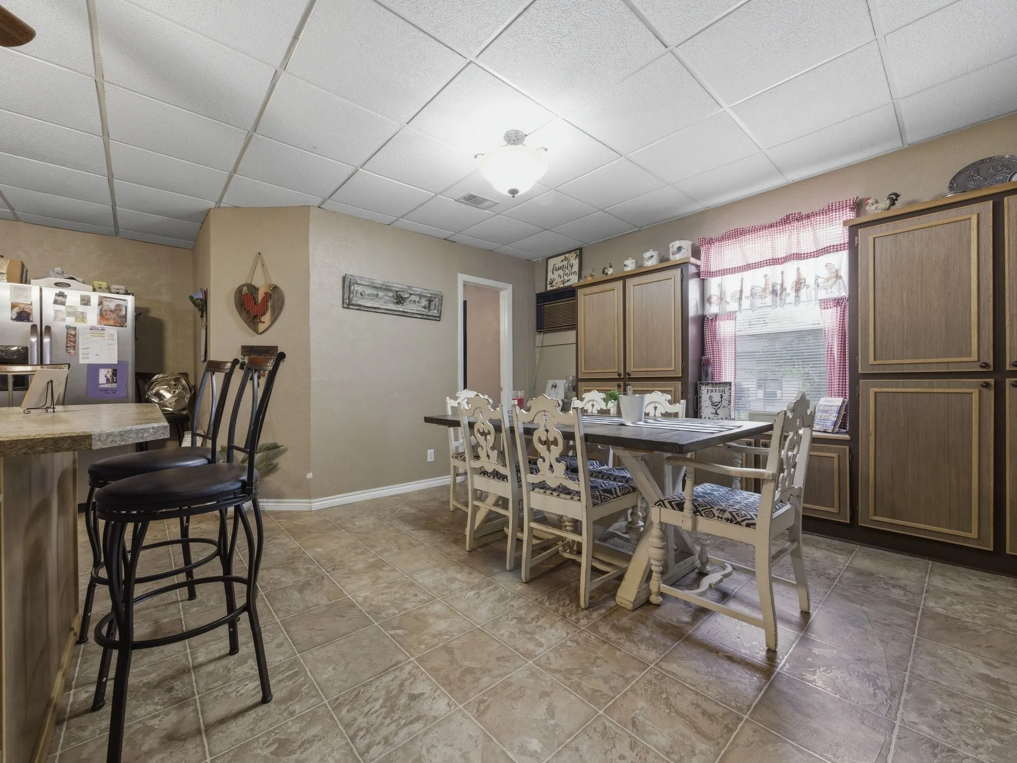 Single Family Residence For Sale in Henderson County , 157 Ocean Drive, Gun Barrel City, Texas 75156, 4 Bedroom, 2 Bathroom, Garage spaces, 1,710 Sqft, built in 1970, Preowned, mls#21245332, Real Estate Agent in Gun Barrel City, Homes For Sale in Henderson county, Homes For Sale in Gun Barrel City, Realtor in Gun Barrel City Texas, Real Estate Brokerage Independent Realty Texas, Luminita Cordes Realtor