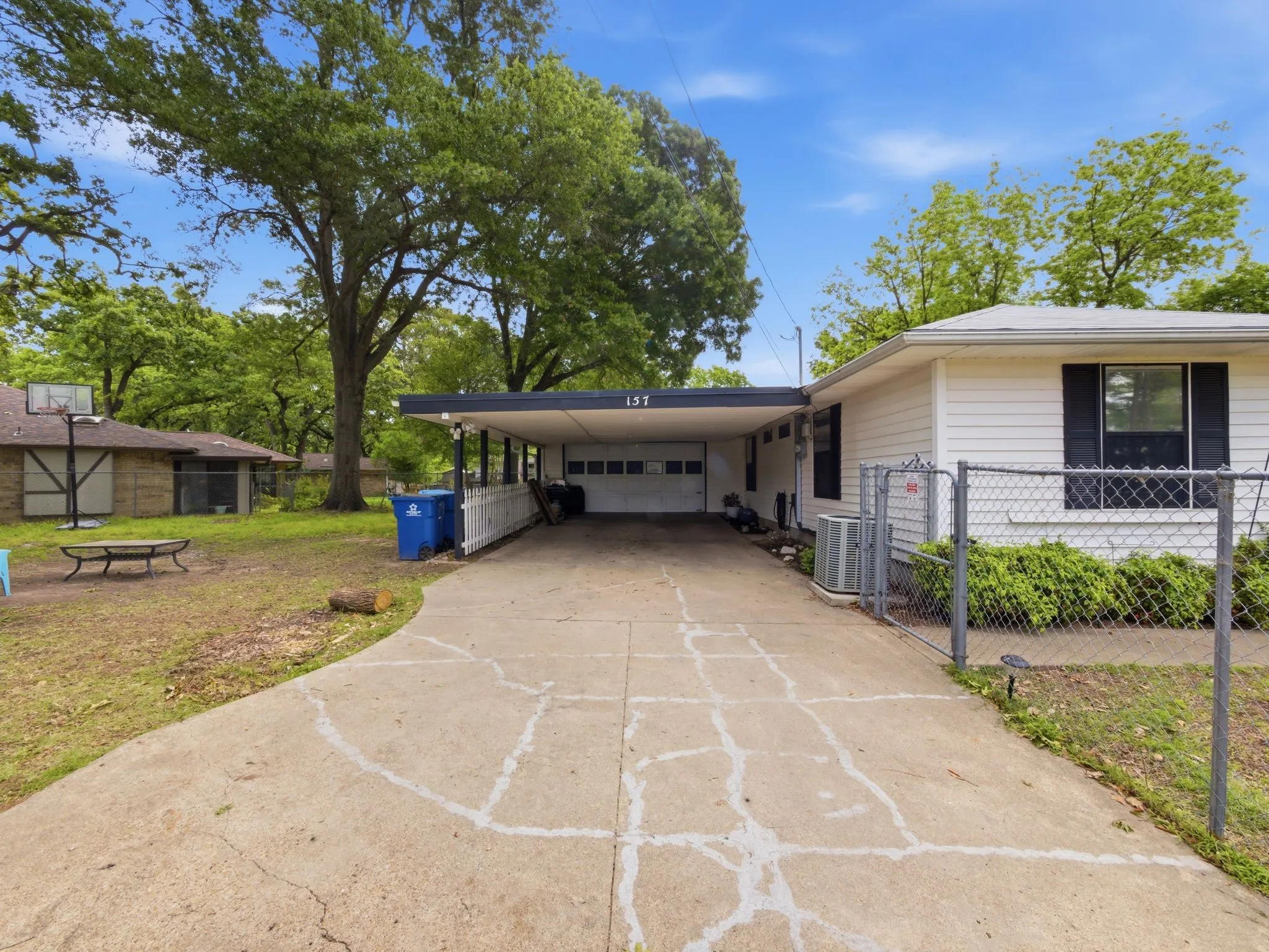 Single Family Residence For Sale in Henderson County , 157 Ocean Drive, Gun Barrel City, Texas 75156, 4 Bedroom, 2 Bathroom, Garage spaces, 1,710 Sqft, built in 1970, Preowned, mls#21245332, Real Estate Agent in Gun Barrel City, Homes For Sale in Henderson county, Homes For Sale in Gun Barrel City, Realtor in Gun Barrel City Texas, Real Estate Brokerage Independent Realty Texas, Luminita Cordes Realtor
