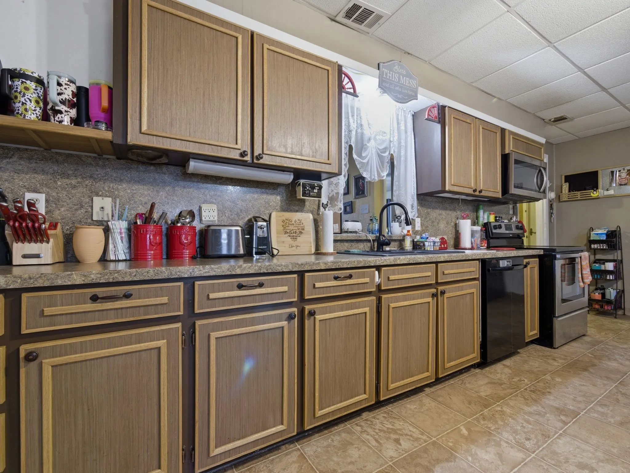 Single Family Residence For Sale in Henderson County , 157 Ocean Drive, Gun Barrel City, Texas 75156, 4 Bedroom, 2 Bathroom, Garage spaces, 1,710 Sqft, built in 1970, Preowned, mls#21245332, Real Estate Agent in Gun Barrel City, Homes For Sale in Henderson county, Homes For Sale in Gun Barrel City, Realtor in Gun Barrel City Texas, Real Estate Brokerage Independent Realty Texas, Luminita Cordes Realtor