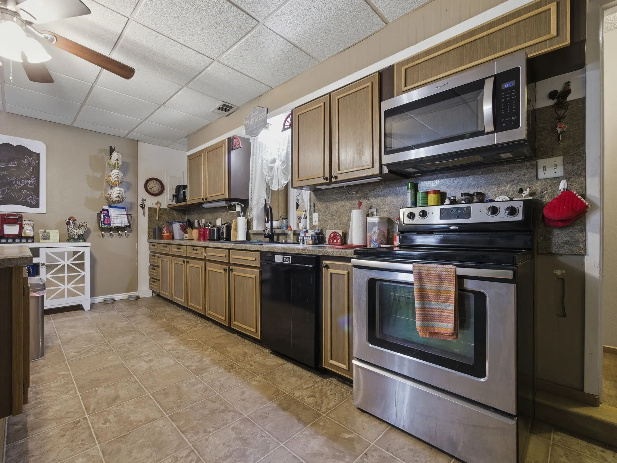 Single Family Residence For Sale in Henderson County , 157 Ocean Drive, Gun Barrel City, Texas 75156, 4 Bedroom, 2 Bathroom, Garage spaces, 1,710 Sqft, built in 1970, Preowned, mls#21245332, Real Estate Agent in Gun Barrel City, Homes For Sale in Henderson county, Homes For Sale in Gun Barrel City, Realtor in Gun Barrel City Texas, Real Estate Brokerage Independent Realty Texas, Luminita Cordes Realtor