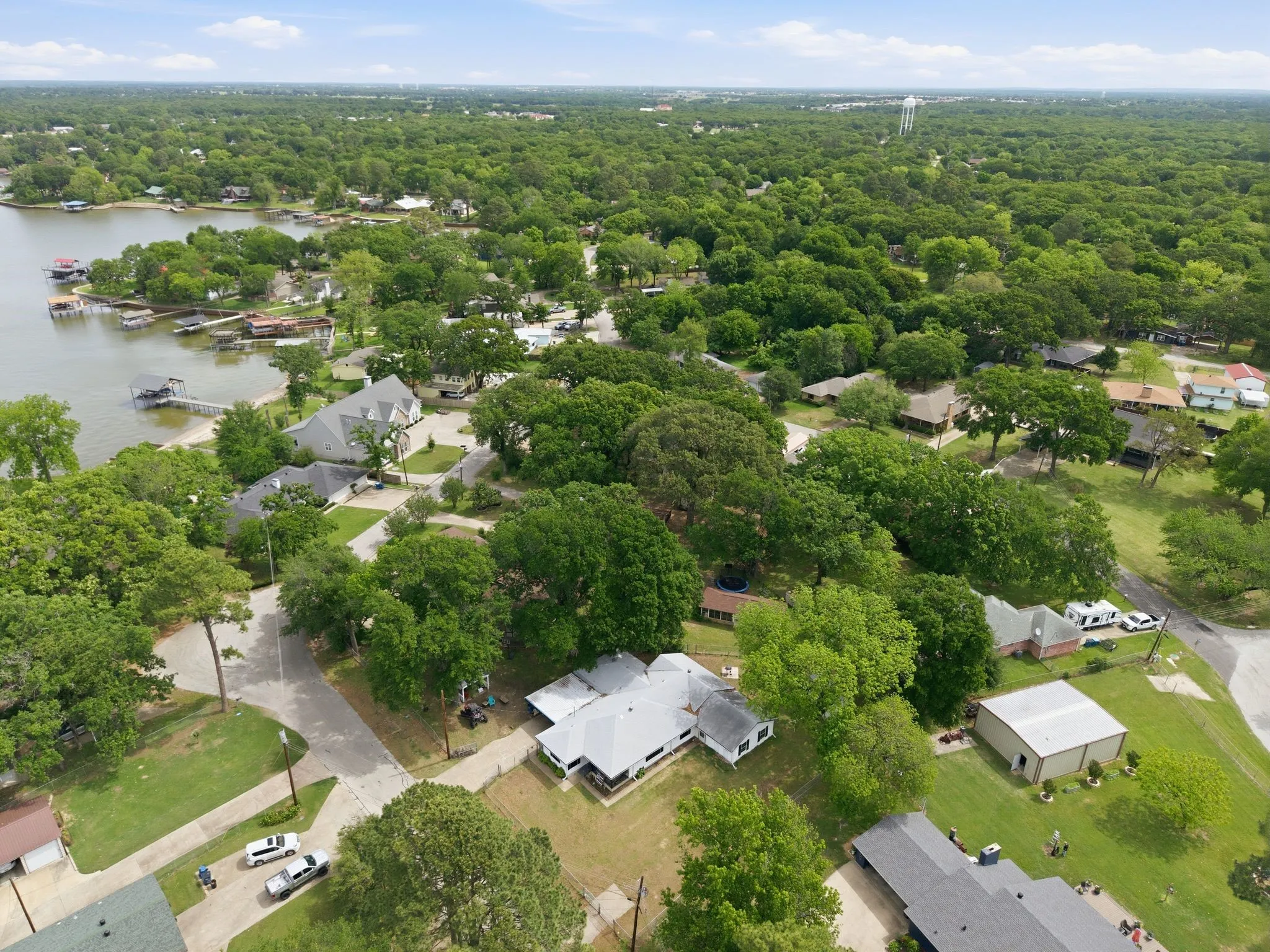 Single Family Residence For Sale in Henderson County , 157 Ocean Drive, Gun Barrel City, Texas 75156, 4 Bedroom, 2 Bathroom, Garage spaces, 1,710 Sqft, built in 1970, Preowned, mls#21245332, Real Estate Agent in Gun Barrel City, Homes For Sale in Henderson county, Homes For Sale in Gun Barrel City, Realtor in Gun Barrel City Texas, Real Estate Brokerage Independent Realty Texas, Luminita Cordes Realtor