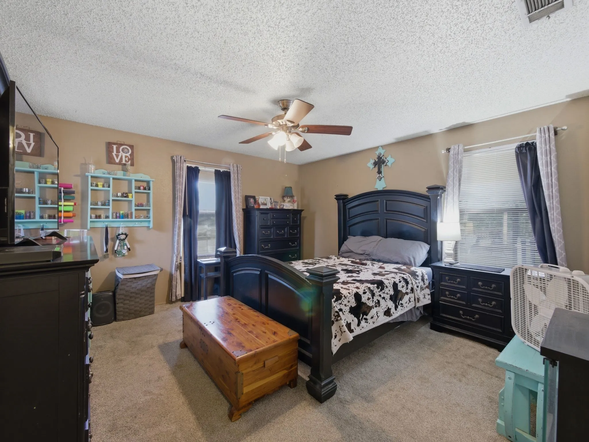 Single Family Residence For Sale in Henderson County , 157 Ocean Drive, Gun Barrel City, Texas 75156, 4 Bedroom, 2 Bathroom, Garage spaces, 1,710 Sqft, built in 1970, Preowned, mls#21245332, Real Estate Agent in Gun Barrel City, Homes For Sale in Henderson county, Homes For Sale in Gun Barrel City, Realtor in Gun Barrel City Texas, Real Estate Brokerage Independent Realty Texas, Luminita Cordes Realtor