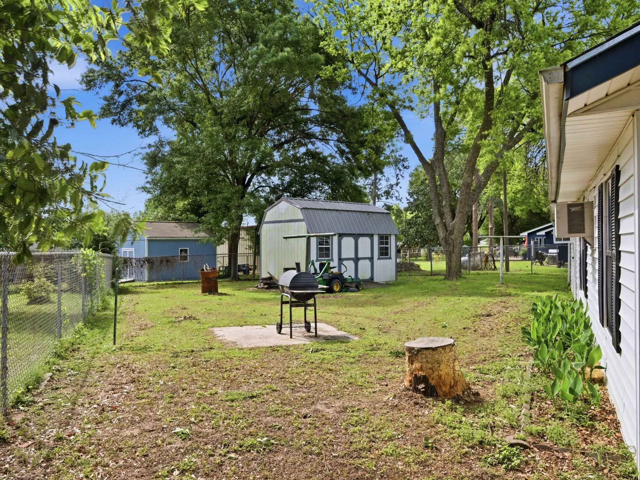 Single Family Residence For Sale in Henderson County , 157 Ocean Drive, Gun Barrel City, Texas 75156, 4 Bedroom, 2 Bathroom, Garage spaces, 1,710 Sqft, built in 1970, Preowned, mls#21245332, Real Estate Agent in Gun Barrel City, Homes For Sale in Henderson county, Homes For Sale in Gun Barrel City, Realtor in Gun Barrel City Texas, Real Estate Brokerage Independent Realty Texas, Luminita Cordes Realtor