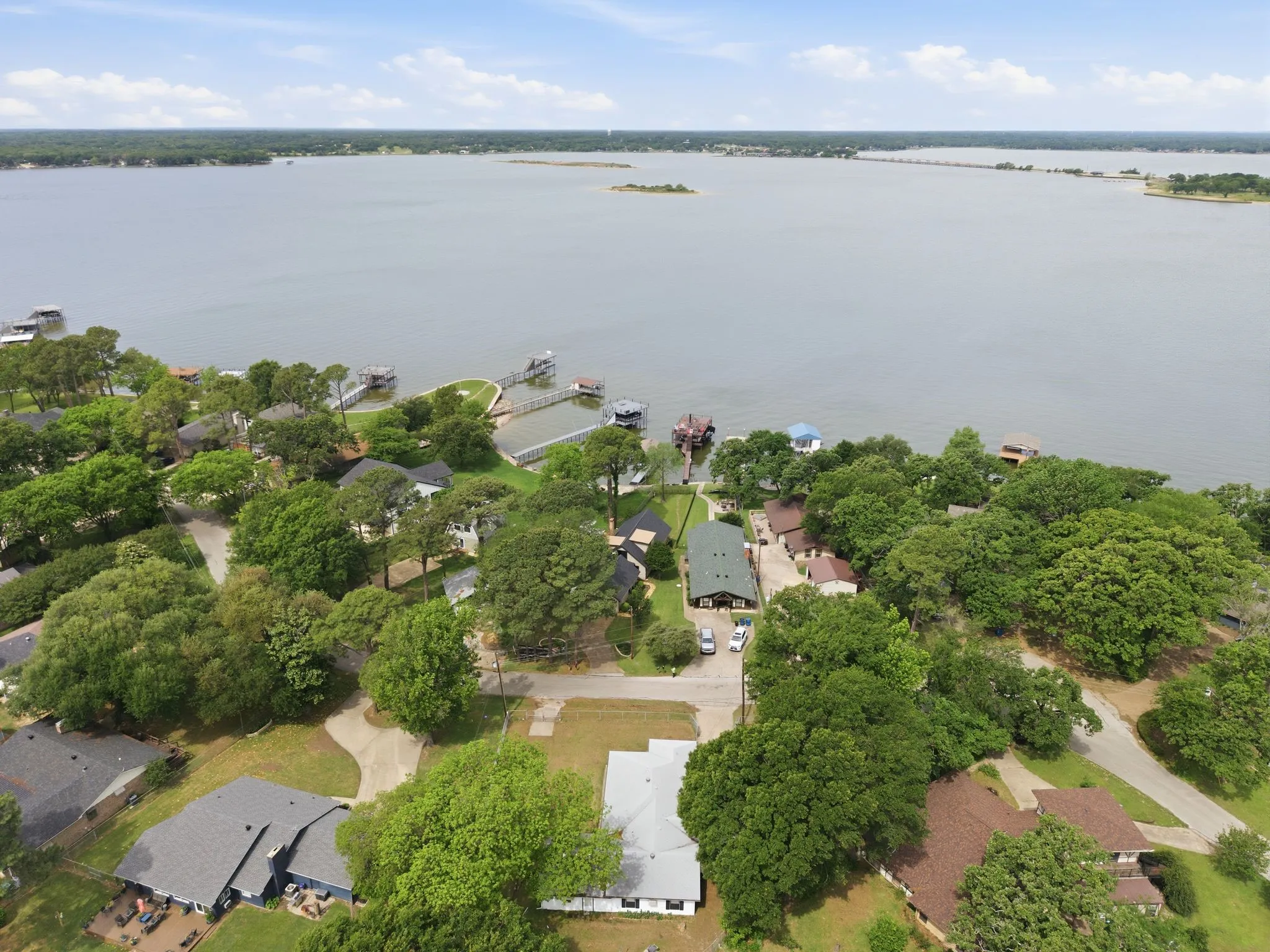 Single Family Residence For Sale in Henderson County , 157 Ocean Drive, Gun Barrel City, Texas 75156, 4 Bedroom, 2 Bathroom, Garage spaces, 1,710 Sqft, built in 1970, Preowned, mls#21245332, Real Estate Agent in Gun Barrel City, Homes For Sale in Henderson county, Homes For Sale in Gun Barrel City, Realtor in Gun Barrel City Texas, Real Estate Brokerage Independent Realty Texas, Luminita Cordes Realtor