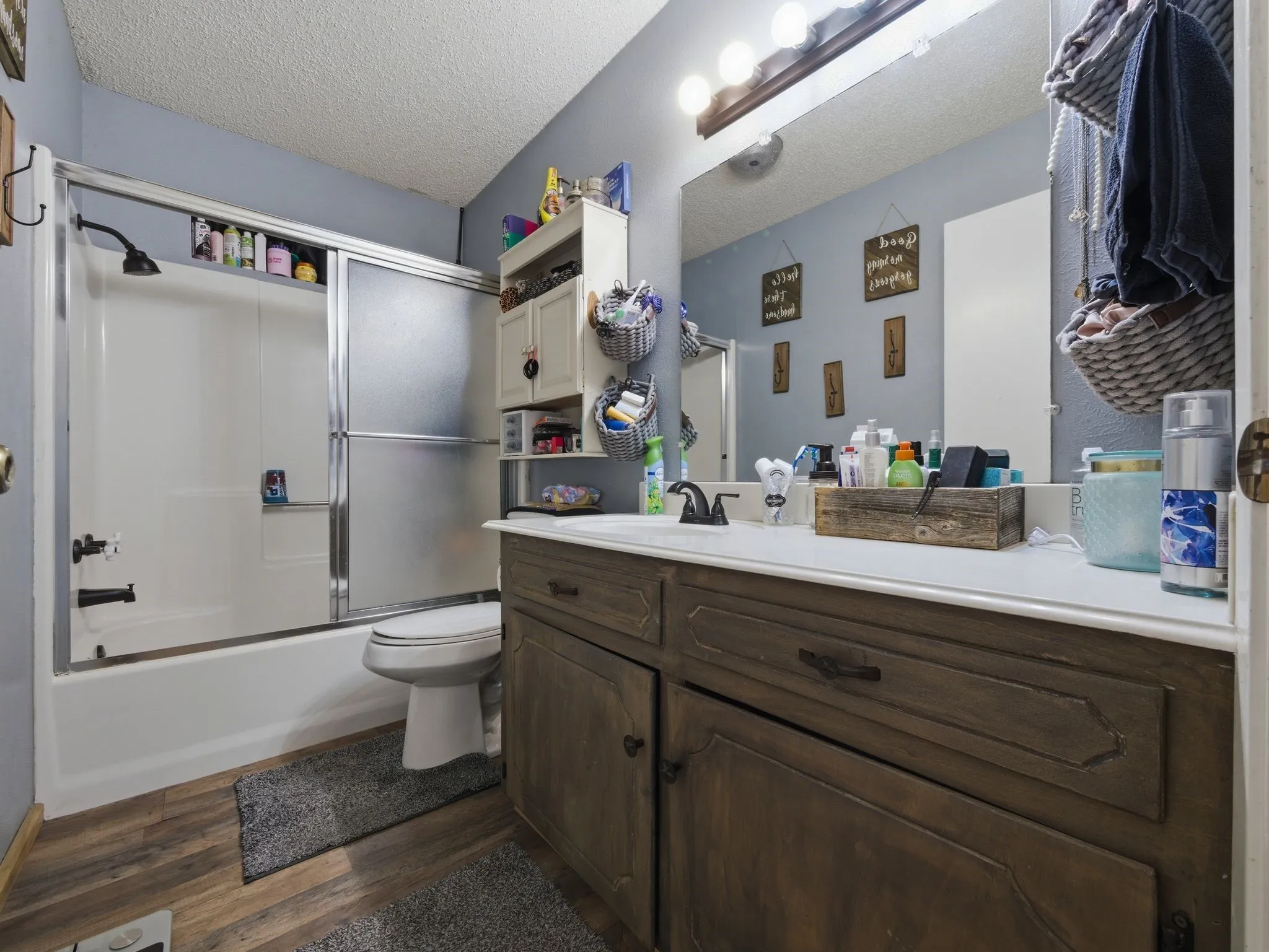 Single Family Residence For Sale in Henderson County , 157 Ocean Drive, Gun Barrel City, Texas 75156, 4 Bedroom, 2 Bathroom, Garage spaces, 1,710 Sqft, built in 1970, Preowned, mls#21245332, Real Estate Agent in Gun Barrel City, Homes For Sale in Henderson county, Homes For Sale in Gun Barrel City, Realtor in Gun Barrel City Texas, Real Estate Brokerage Independent Realty Texas, Luminita Cordes Realtor
