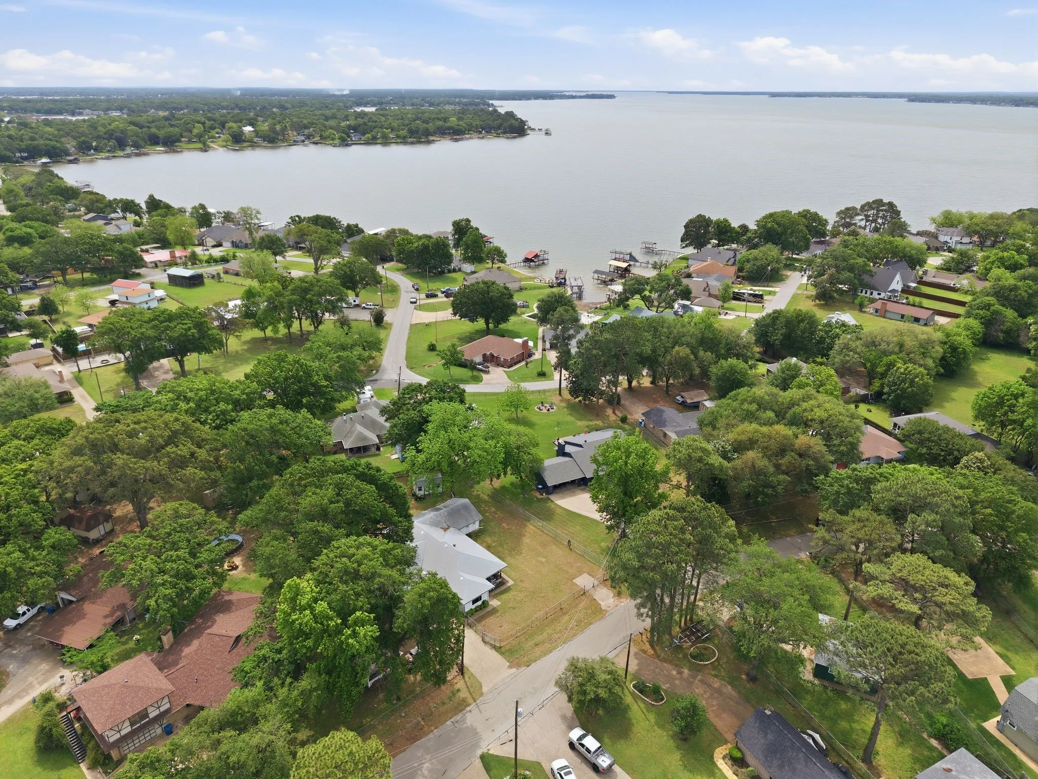 Single Family Residence For Sale in Henderson County , 157 Ocean Drive, Gun Barrel City, Texas 75156, 4 Bedroom, 2 Bathroom, Garage spaces, 1,710 Sqft, built in 1970, Preowned, mls#21245332, Real Estate Agent in Gun Barrel City, Homes For Sale in Henderson county, Homes For Sale in Gun Barrel City, Realtor in Gun Barrel City Texas, Real Estate Brokerage Independent Realty Texas, Luminita Cordes Realtor
