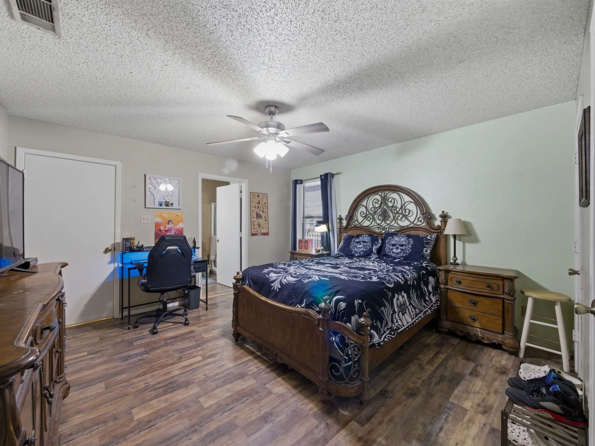 Single Family Residence For Sale in Henderson County , 157 Ocean Drive, Gun Barrel City, Texas 75156, 4 Bedroom, 2 Bathroom, Garage spaces, 1,710 Sqft, built in 1970, Preowned, mls#21245332, Real Estate Agent in Gun Barrel City, Homes For Sale in Henderson county, Homes For Sale in Gun Barrel City, Realtor in Gun Barrel City Texas, Real Estate Brokerage Independent Realty Texas, Luminita Cordes Realtor