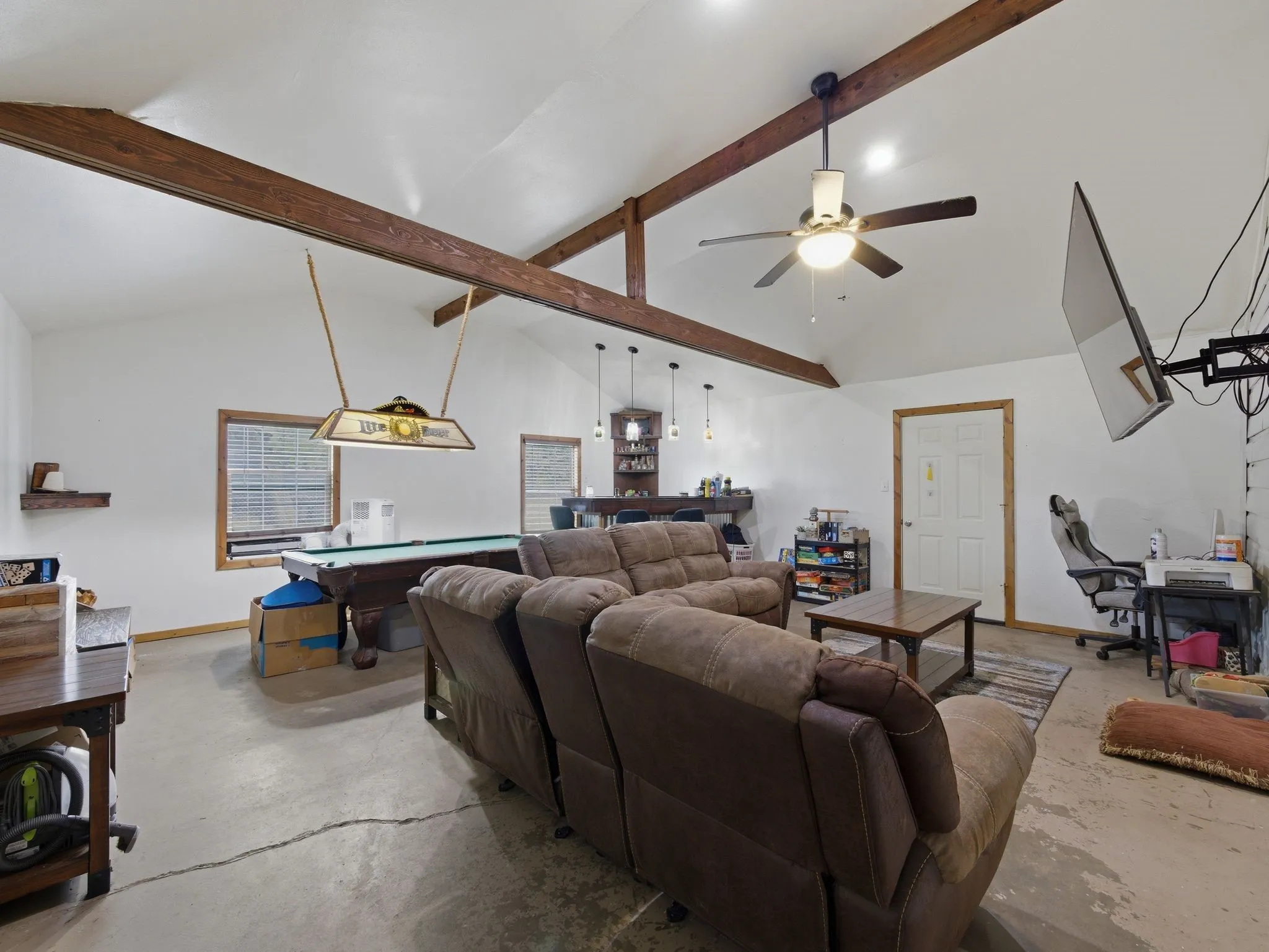 Single Family Residence For Sale in Henderson County , 157 Ocean Drive, Gun Barrel City, Texas 75156, 4 Bedroom, 2 Bathroom, Garage spaces, 1,710 Sqft, built in 1970, Preowned, mls#21245332, Real Estate Agent in Gun Barrel City, Homes For Sale in Henderson county, Homes For Sale in Gun Barrel City, Realtor in Gun Barrel City Texas, Real Estate Brokerage Independent Realty Texas, Luminita Cordes Realtor