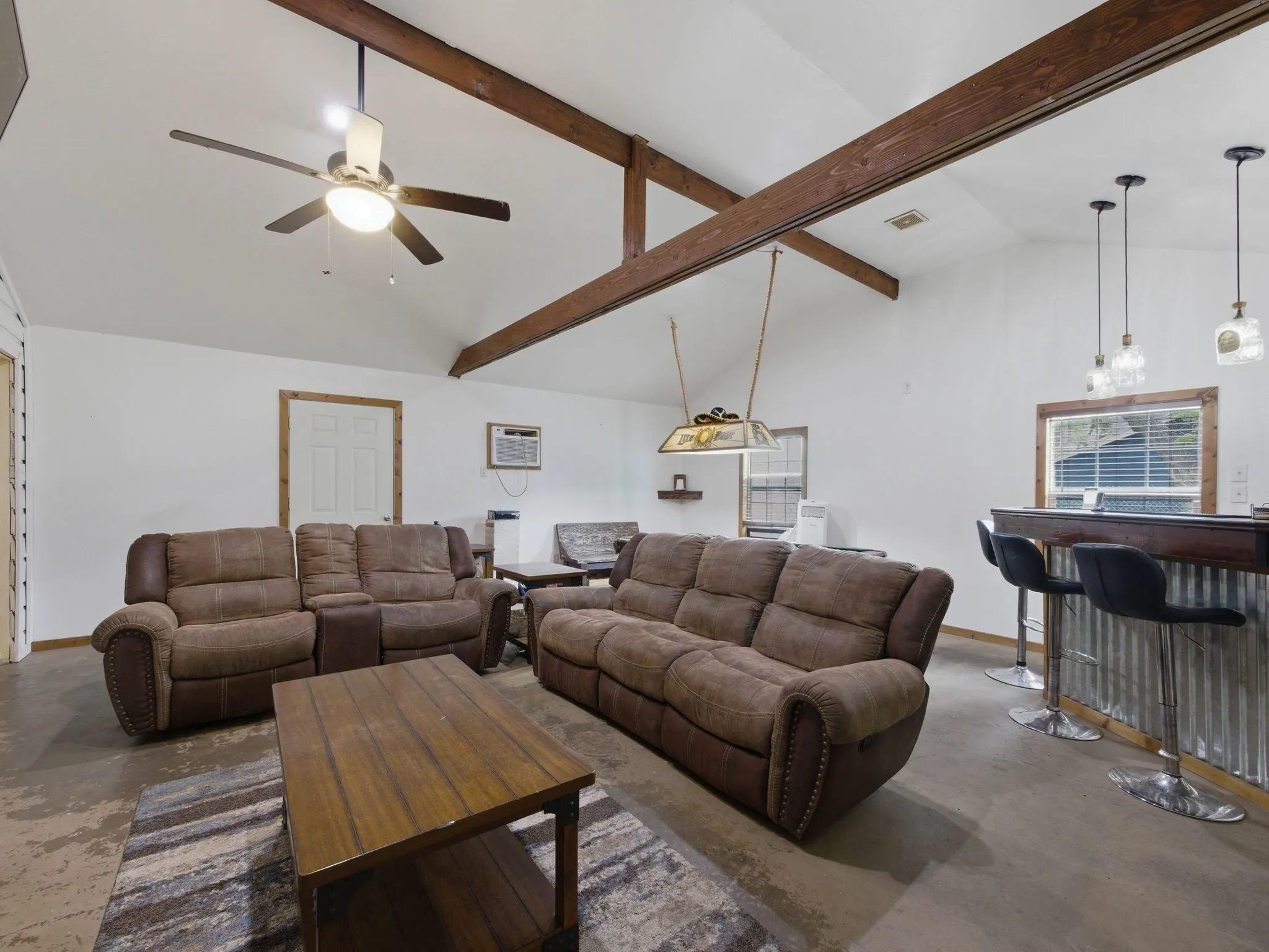 Single Family Residence For Sale in Henderson County , 157 Ocean Drive, Gun Barrel City, Texas 75156, 4 Bedroom, 2 Bathroom, Garage spaces, 1,710 Sqft, built in 1970, Preowned, mls#21245332, Real Estate Agent in Gun Barrel City, Homes For Sale in Henderson county, Homes For Sale in Gun Barrel City, Realtor in Gun Barrel City Texas, Real Estate Brokerage Independent Realty Texas, Luminita Cordes Realtor