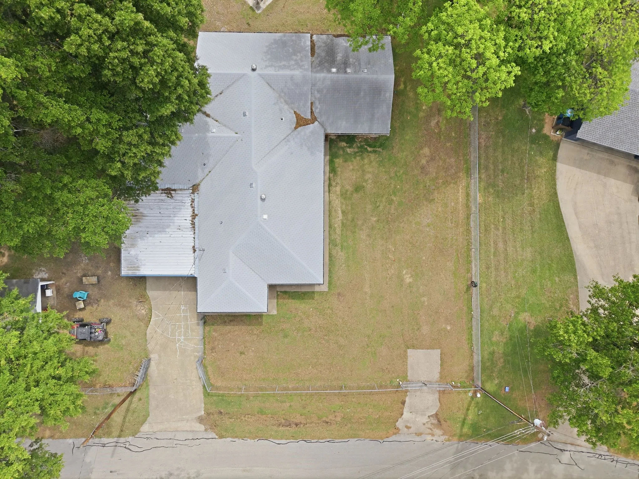 Single Family Residence For Sale in Henderson County , 157 Ocean Drive, Gun Barrel City, Texas 75156, 4 Bedroom, 2 Bathroom, Garage spaces, 1,710 Sqft, built in 1970, Preowned, mls#21245332, Real Estate Agent in Gun Barrel City, Homes For Sale in Henderson county, Homes For Sale in Gun Barrel City, Realtor in Gun Barrel City Texas, Real Estate Brokerage Independent Realty Texas, Luminita Cordes Realtor