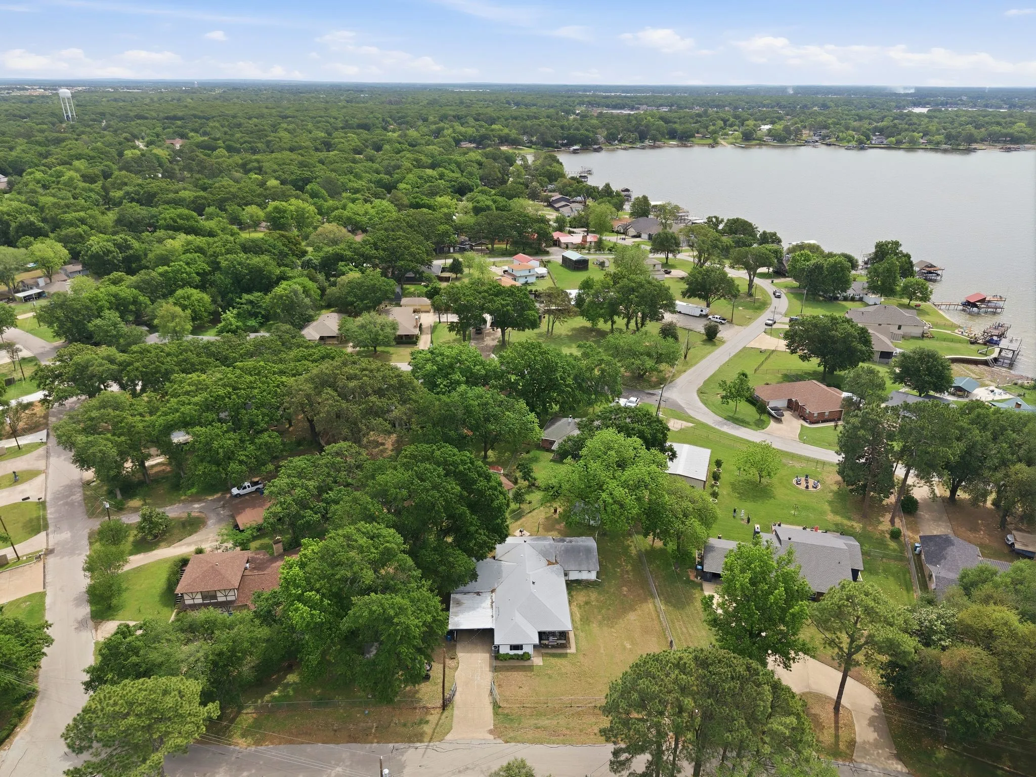 Single Family Residence For Sale in Henderson County , 157 Ocean Drive, Gun Barrel City, Texas 75156, 4 Bedroom, 2 Bathroom, Garage spaces, 1,710 Sqft, built in 1970, Preowned, mls#21245332, Real Estate Agent in Gun Barrel City, Homes For Sale in Henderson county, Homes For Sale in Gun Barrel City, Realtor in Gun Barrel City Texas, Real Estate Brokerage Independent Realty Texas, Luminita Cordes Realtor