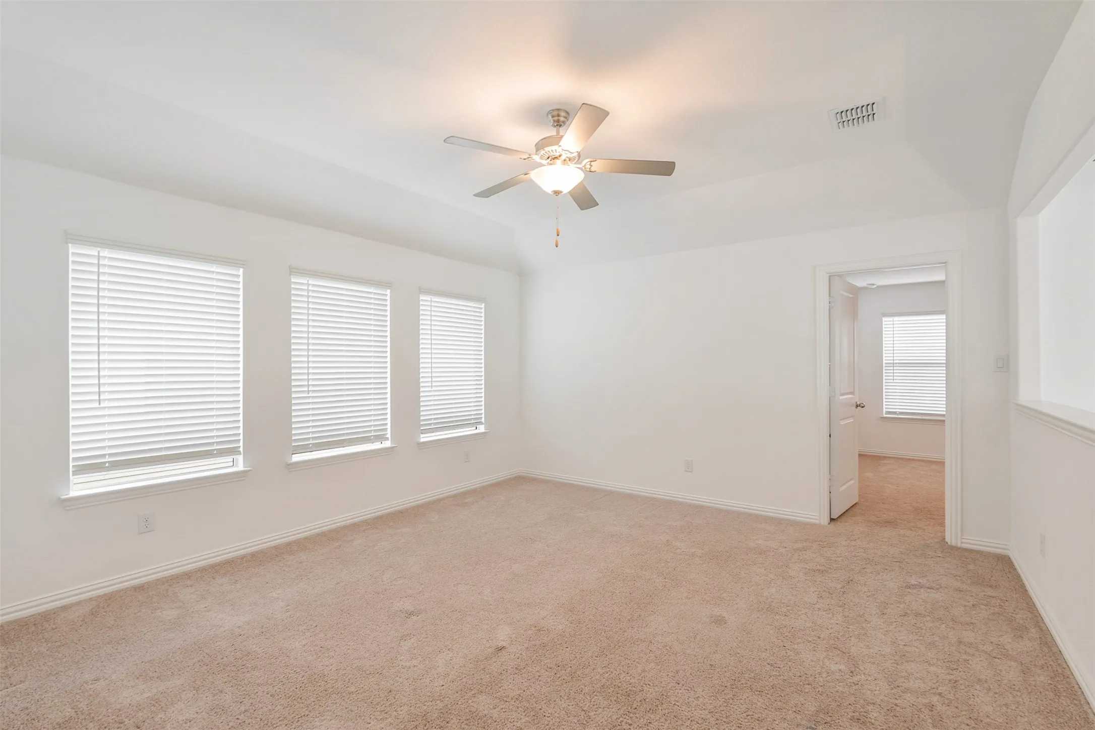Single Family Residence For Rent in Dallas County , 5341 Archway Drive, Garland, Texas 75040, 4 Bedroom, 5 Bathroom, 2 Garage spaces, 2,466 Sqft, built in 2021, Preowned, mls#21249850, Real Estate Agent in Garland, Homes For Rent in Dallas county, Homes For Rent in Garland, Realtor in Garland Texas, Real Estate Brokerage Independent Realty Texas, Luminita Cordes Realtor