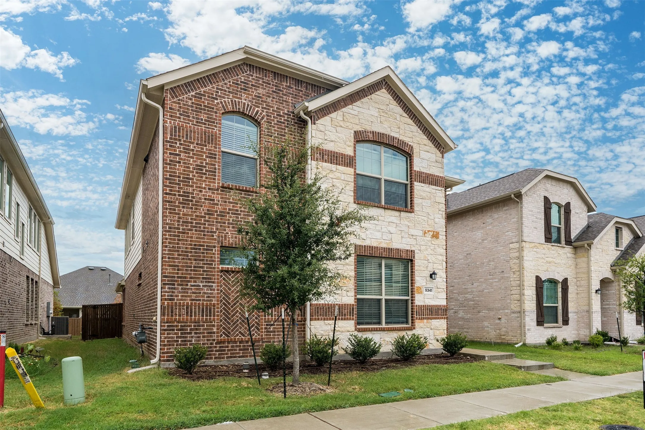 Single Family Residence For Rent in Dallas County , 5341 Archway Drive, Garland, Texas 75040, 4 Bedroom, 5 Bathroom, 2 Garage spaces, 2,466 Sqft, built in 2021, Preowned, mls#21249850, Real Estate Agent in Garland, Homes For Rent in Dallas county, Homes For Rent in Garland, Realtor in Garland Texas, Real Estate Brokerage Independent Realty Texas, Luminita Cordes Realtor