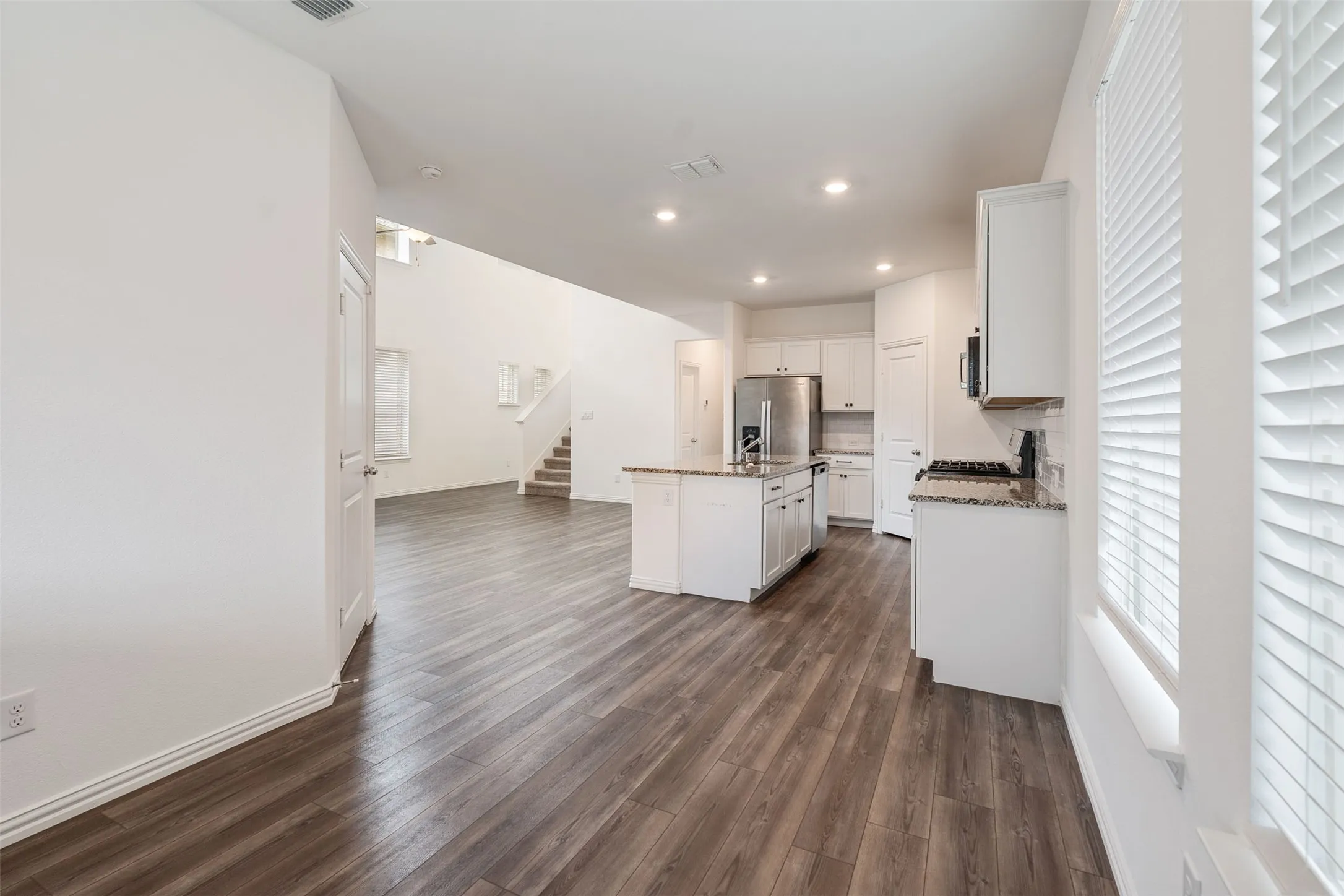 Single Family Residence For Rent in Dallas County , 5341 Archway Drive, Garland, Texas 75040, 4 Bedroom, 5 Bathroom, 2 Garage spaces, 2,466 Sqft, built in 2021, Preowned, mls#21249850, Real Estate Agent in Garland, Homes For Rent in Dallas county, Homes For Rent in Garland, Realtor in Garland Texas, Real Estate Brokerage Independent Realty Texas, Luminita Cordes Realtor