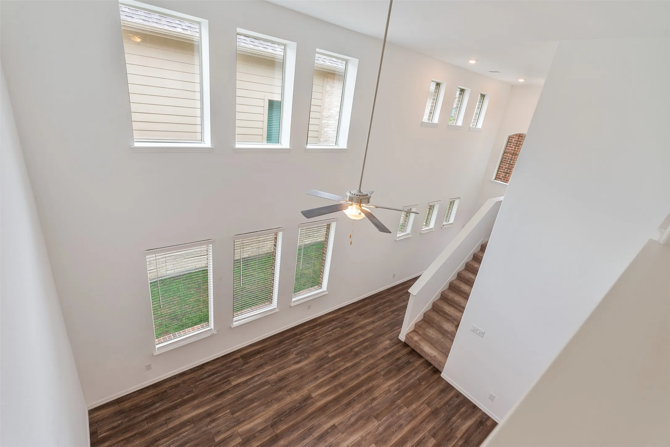 Single Family Residence For Rent in Dallas County , 5341 Archway Drive, Garland, Texas 75040, 4 Bedroom, 5 Bathroom, 2 Garage spaces, 2,466 Sqft, built in 2021, Preowned, mls#21249850, Real Estate Agent in Garland, Homes For Rent in Dallas county, Homes For Rent in Garland, Realtor in Garland Texas, Real Estate Brokerage Independent Realty Texas, Luminita Cordes Realtor