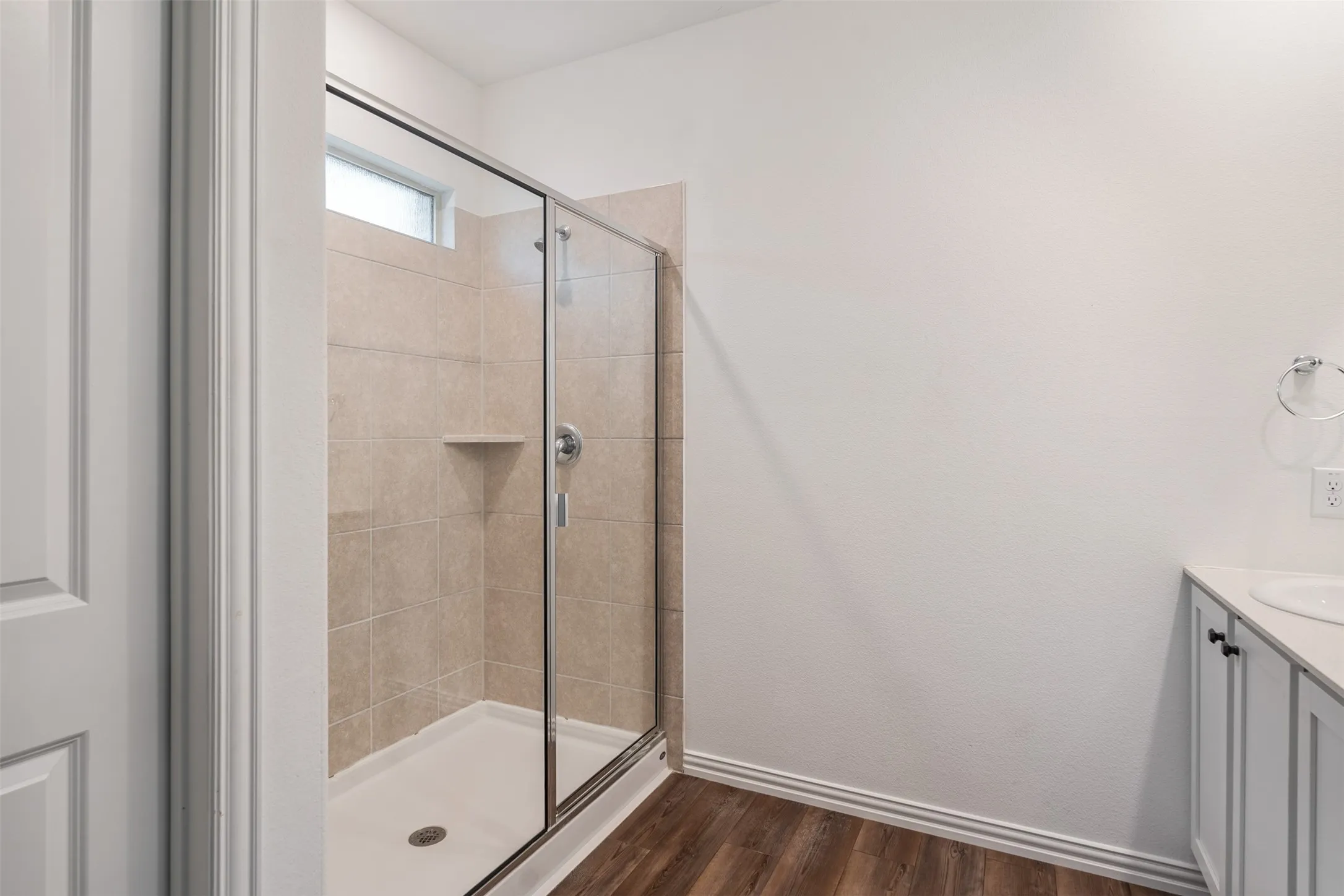 Single Family Residence For Rent in Dallas County , 5341 Archway Drive, Garland, Texas 75040, 4 Bedroom, 5 Bathroom, 2 Garage spaces, 2,466 Sqft, built in 2021, Preowned, mls#21249850, Real Estate Agent in Garland, Homes For Rent in Dallas county, Homes For Rent in Garland, Realtor in Garland Texas, Real Estate Brokerage Independent Realty Texas, Luminita Cordes Realtor
