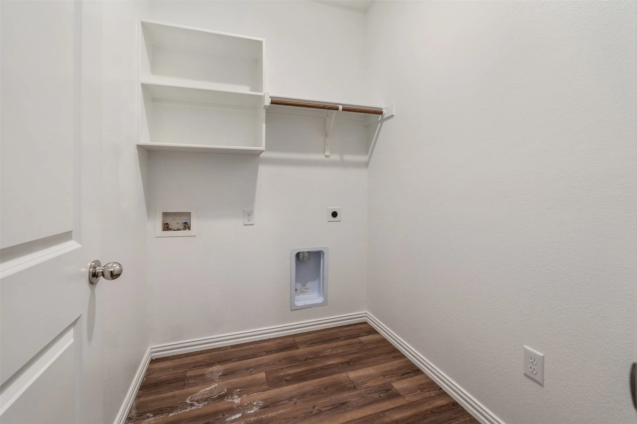 Single Family Residence For Rent in Dallas County , 5341 Archway Drive, Garland, Texas 75040, 4 Bedroom, 5 Bathroom, 2 Garage spaces, 2,466 Sqft, built in 2021, Preowned, mls#21249850, Real Estate Agent in Garland, Homes For Rent in Dallas county, Homes For Rent in Garland, Realtor in Garland Texas, Real Estate Brokerage Independent Realty Texas, Luminita Cordes Realtor