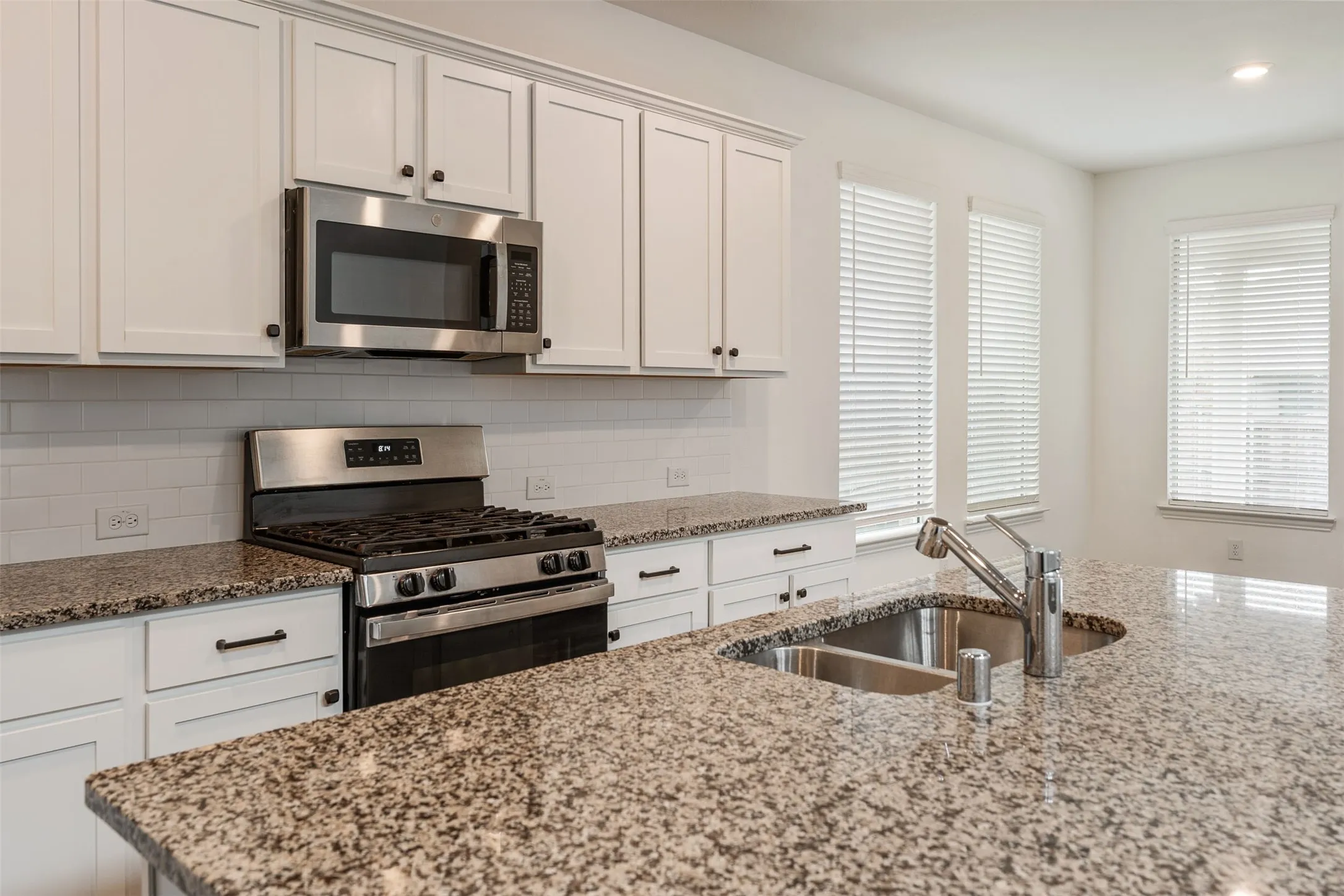 Single Family Residence For Rent in Dallas County , 5341 Archway Drive, Garland, Texas 75040, 4 Bedroom, 5 Bathroom, 2 Garage spaces, 2,466 Sqft, built in 2021, Preowned, mls#21249850, Real Estate Agent in Garland, Homes For Rent in Dallas county, Homes For Rent in Garland, Realtor in Garland Texas, Real Estate Brokerage Independent Realty Texas, Luminita Cordes Realtor