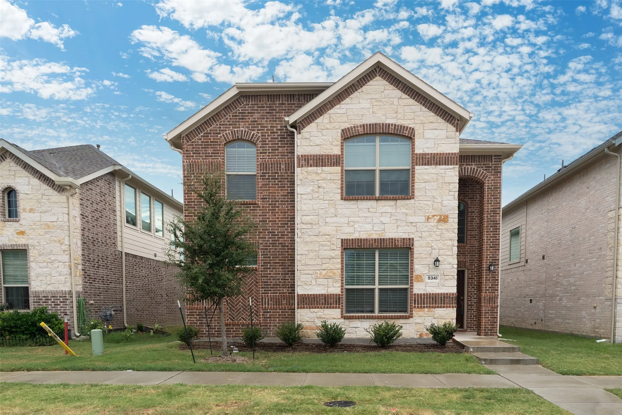 Single Family Residence For Rent in Dallas County , 5341 Archway Drive, Garland, Texas 75040, 4 Bedroom, 5 Bathroom, 2 Garage spaces, 2,466 Sqft, built in 2021, Preowned, mls#21249850, Real Estate Agent in Garland, Homes For Rent in Dallas county, Homes For Rent in Garland, Realtor in Garland Texas, Real Estate Brokerage Independent Realty Texas, Luminita Cordes Realtor