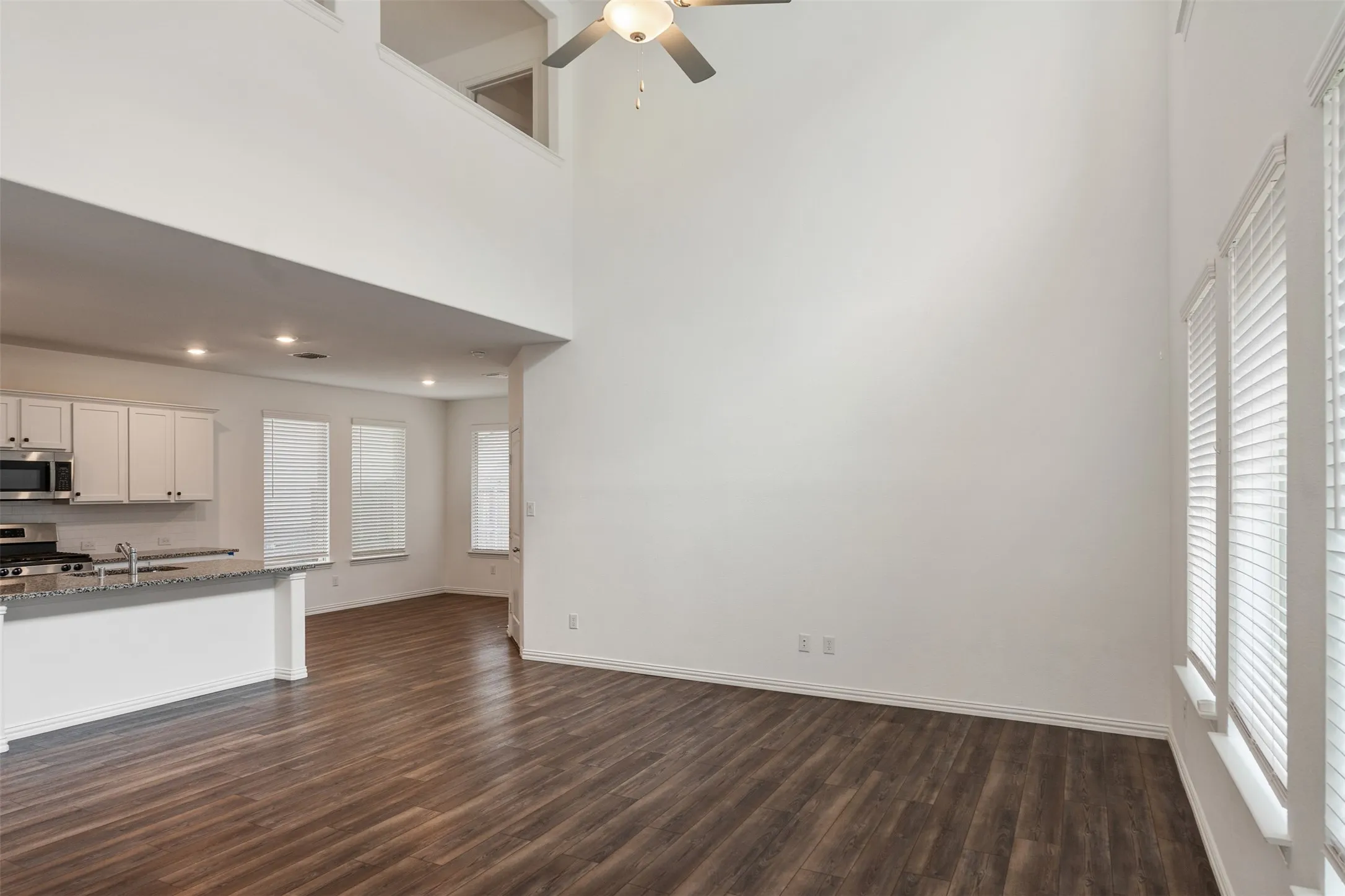 Single Family Residence For Rent in Dallas County , 5341 Archway Drive, Garland, Texas 75040, 4 Bedroom, 5 Bathroom, 2 Garage spaces, 2,466 Sqft, built in 2021, Preowned, mls#21249850, Real Estate Agent in Garland, Homes For Rent in Dallas county, Homes For Rent in Garland, Realtor in Garland Texas, Real Estate Brokerage Independent Realty Texas, Luminita Cordes Realtor
