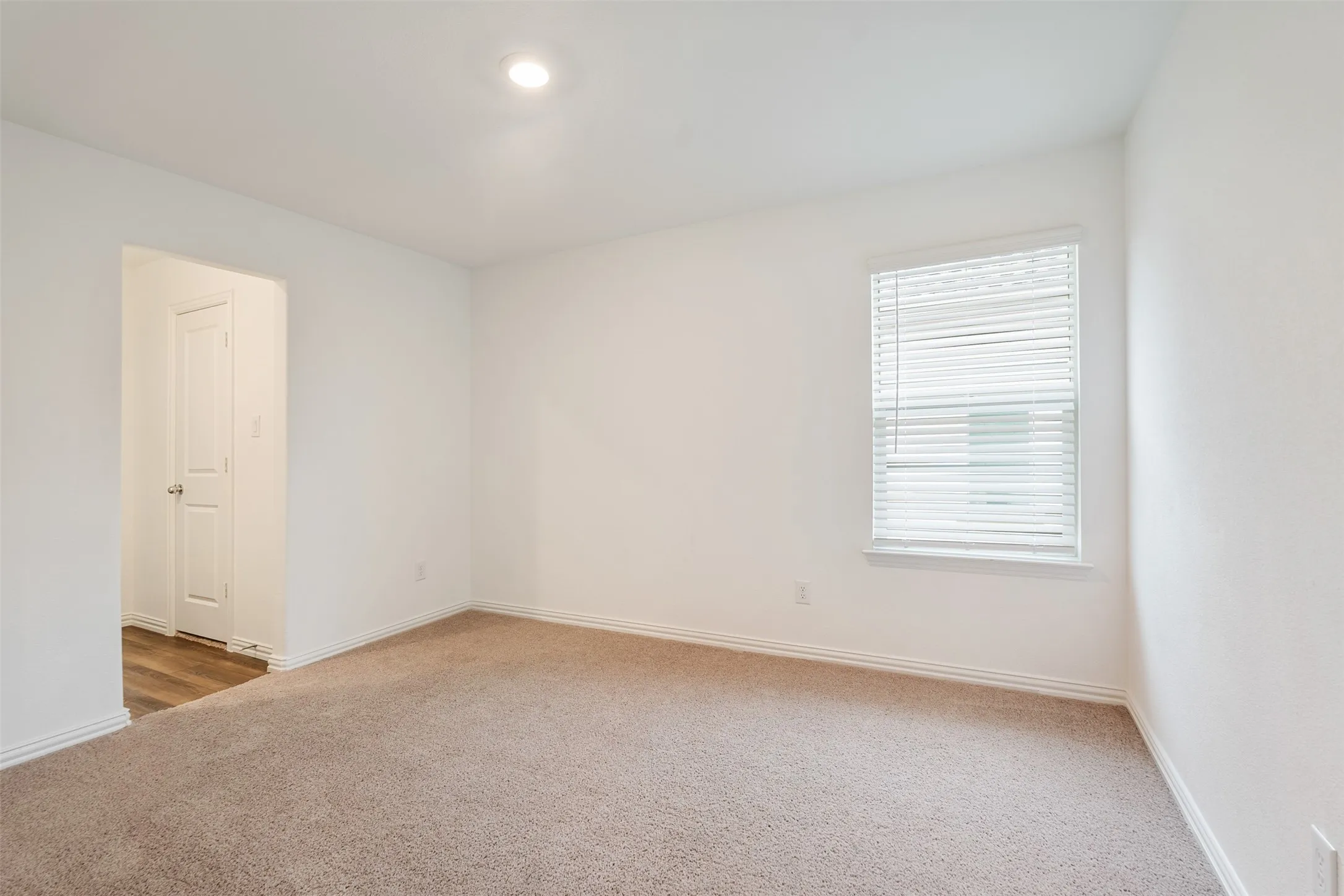 Single Family Residence For Rent in Dallas County , 5341 Archway Drive, Garland, Texas 75040, 4 Bedroom, 5 Bathroom, 2 Garage spaces, 2,466 Sqft, built in 2021, Preowned, mls#21249850, Real Estate Agent in Garland, Homes For Rent in Dallas county, Homes For Rent in Garland, Realtor in Garland Texas, Real Estate Brokerage Independent Realty Texas, Luminita Cordes Realtor