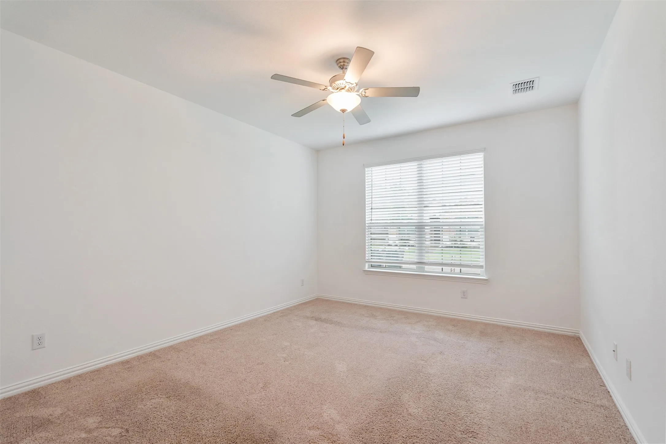 Single Family Residence For Rent in Dallas County , 5341 Archway Drive, Garland, Texas 75040, 4 Bedroom, 5 Bathroom, 2 Garage spaces, 2,466 Sqft, built in 2021, Preowned, mls#21249850, Real Estate Agent in Garland, Homes For Rent in Dallas county, Homes For Rent in Garland, Realtor in Garland Texas, Real Estate Brokerage Independent Realty Texas, Luminita Cordes Realtor