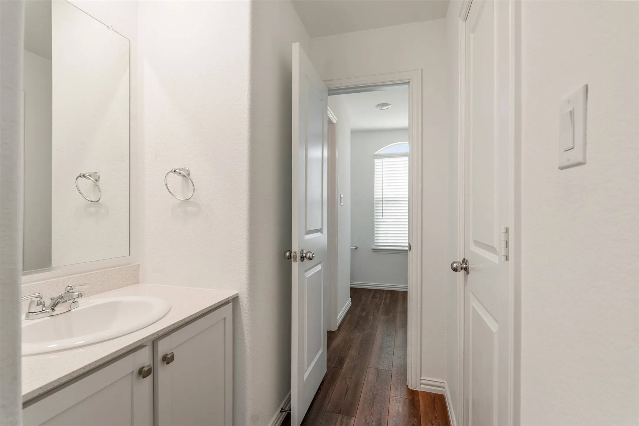 Single Family Residence For Rent in Dallas County , 5341 Archway Drive, Garland, Texas 75040, 4 Bedroom, 5 Bathroom, 2 Garage spaces, 2,466 Sqft, built in 2021, Preowned, mls#21249850, Real Estate Agent in Garland, Homes For Rent in Dallas county, Homes For Rent in Garland, Realtor in Garland Texas, Real Estate Brokerage Independent Realty Texas, Luminita Cordes Realtor