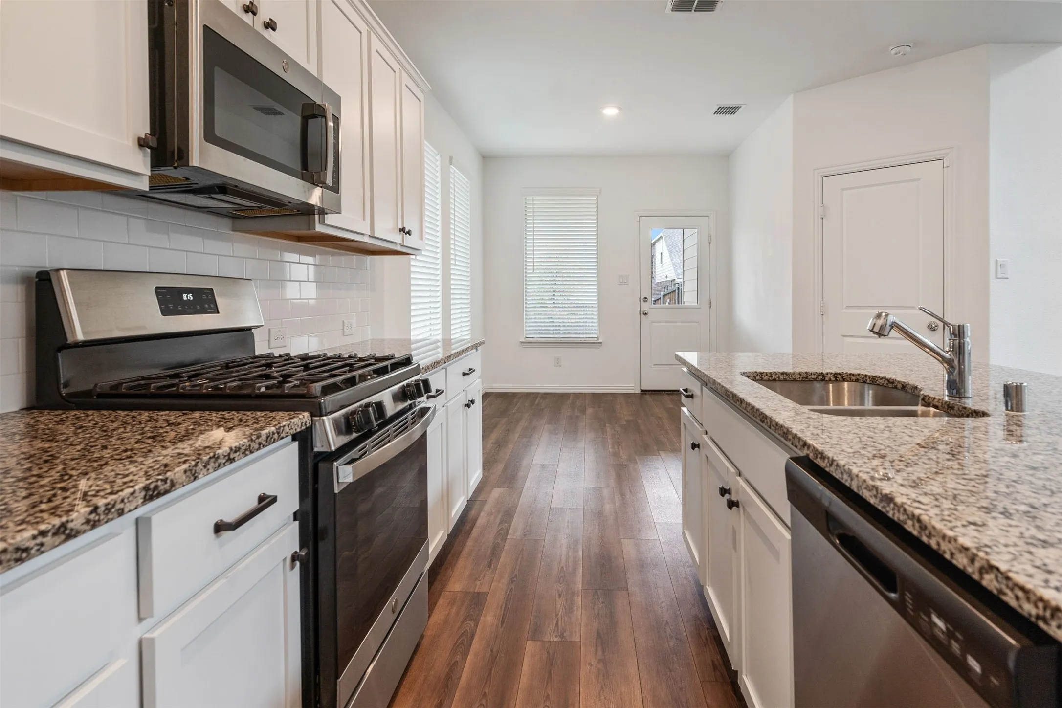 Single Family Residence For Rent in Dallas County , 5341 Archway Drive, Garland, Texas 75040, 4 Bedroom, 5 Bathroom, 2 Garage spaces, 2,466 Sqft, built in 2021, Preowned, mls#21249850, Real Estate Agent in Garland, Homes For Rent in Dallas county, Homes For Rent in Garland, Realtor in Garland Texas, Real Estate Brokerage Independent Realty Texas, Luminita Cordes Realtor
