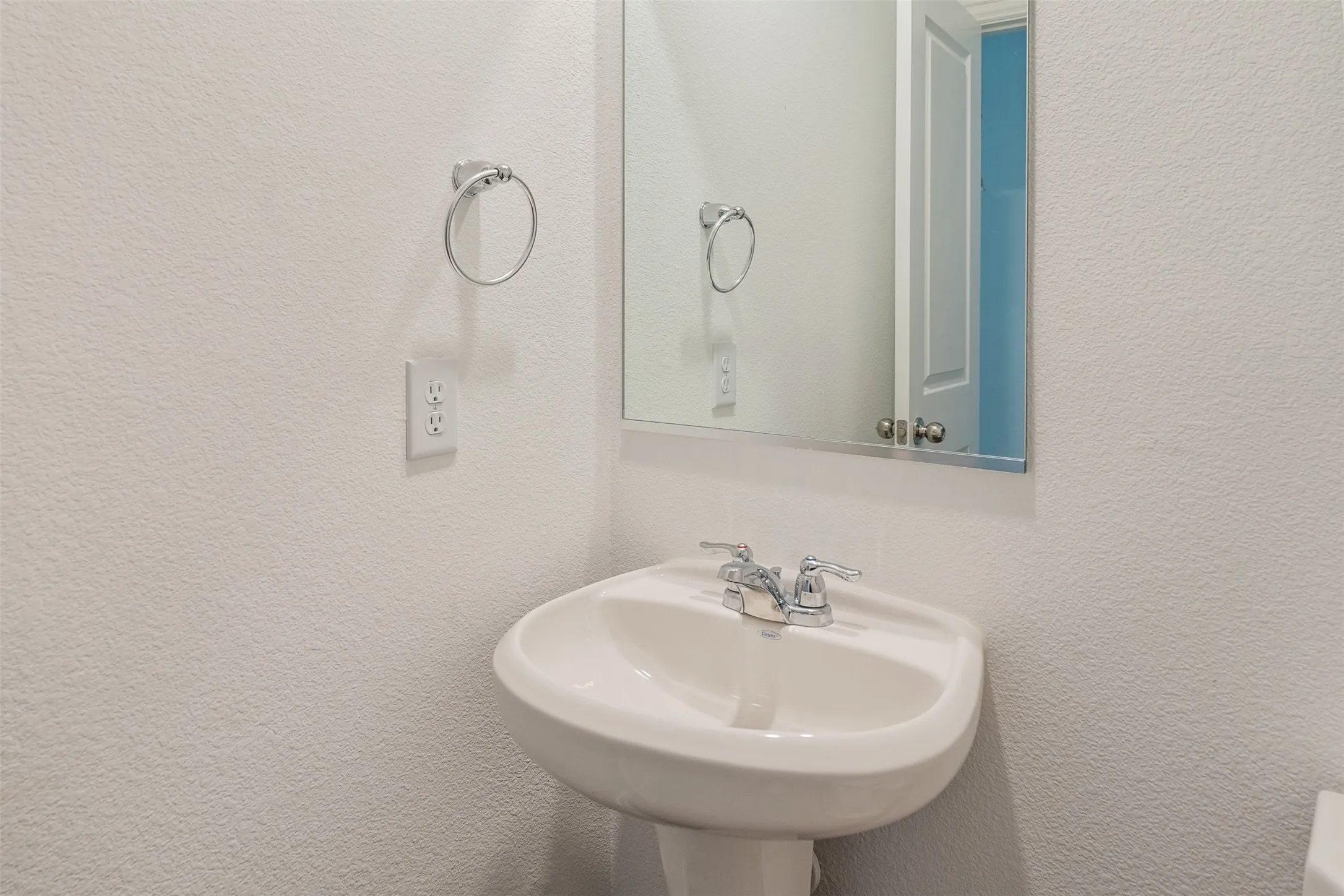 Single Family Residence For Rent in Dallas County , 5341 Archway Drive, Garland, Texas 75040, 4 Bedroom, 5 Bathroom, 2 Garage spaces, 2,466 Sqft, built in 2021, Preowned, mls#21249850, Real Estate Agent in Garland, Homes For Rent in Dallas county, Homes For Rent in Garland, Realtor in Garland Texas, Real Estate Brokerage Independent Realty Texas, Luminita Cordes Realtor