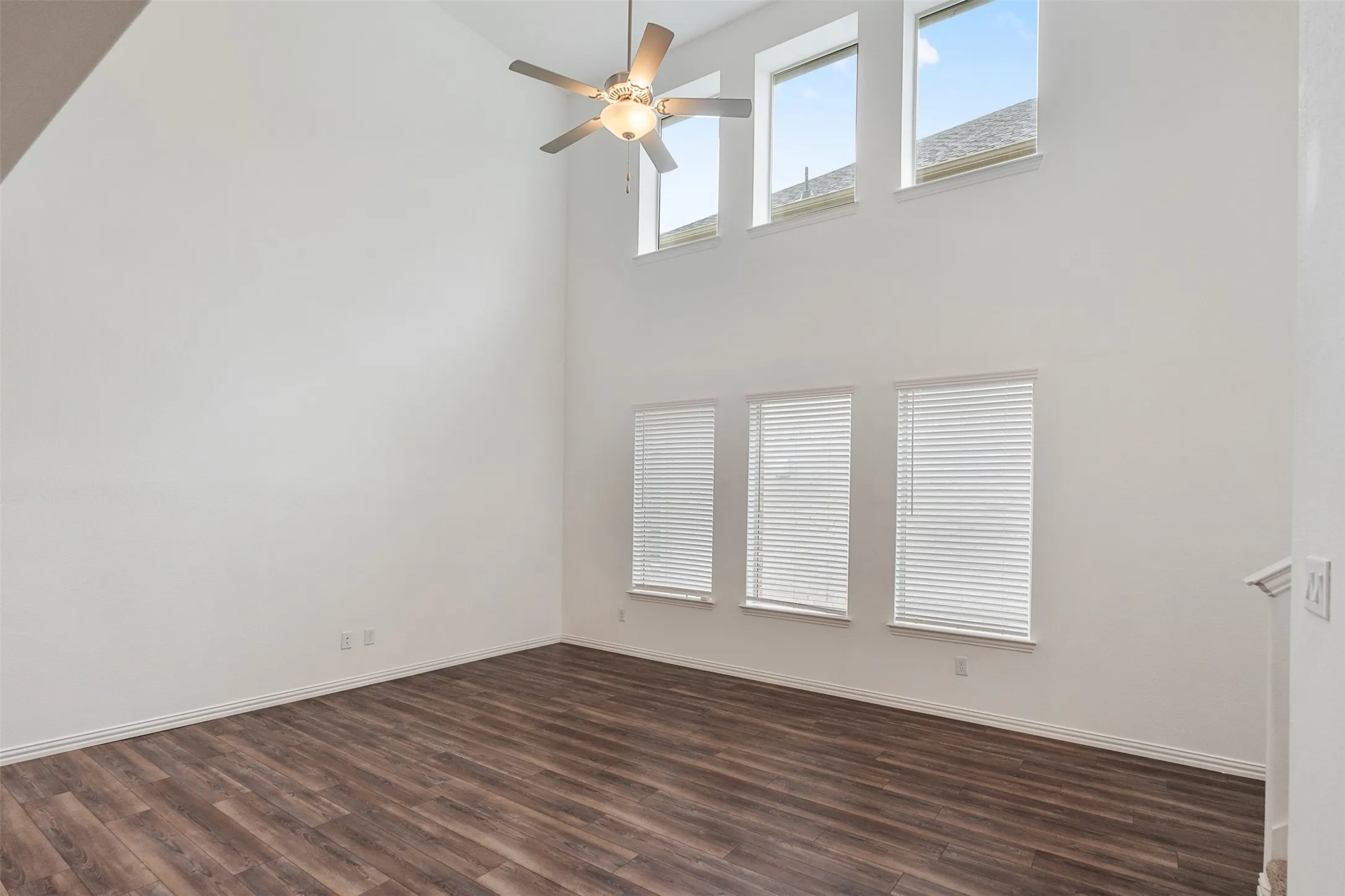 Single Family Residence For Rent in Dallas County , 5341 Archway Drive, Garland, Texas 75040, 4 Bedroom, 5 Bathroom, 2 Garage spaces, 2,466 Sqft, built in 2021, Preowned, mls#21249850, Real Estate Agent in Garland, Homes For Rent in Dallas county, Homes For Rent in Garland, Realtor in Garland Texas, Real Estate Brokerage Independent Realty Texas, Luminita Cordes Realtor