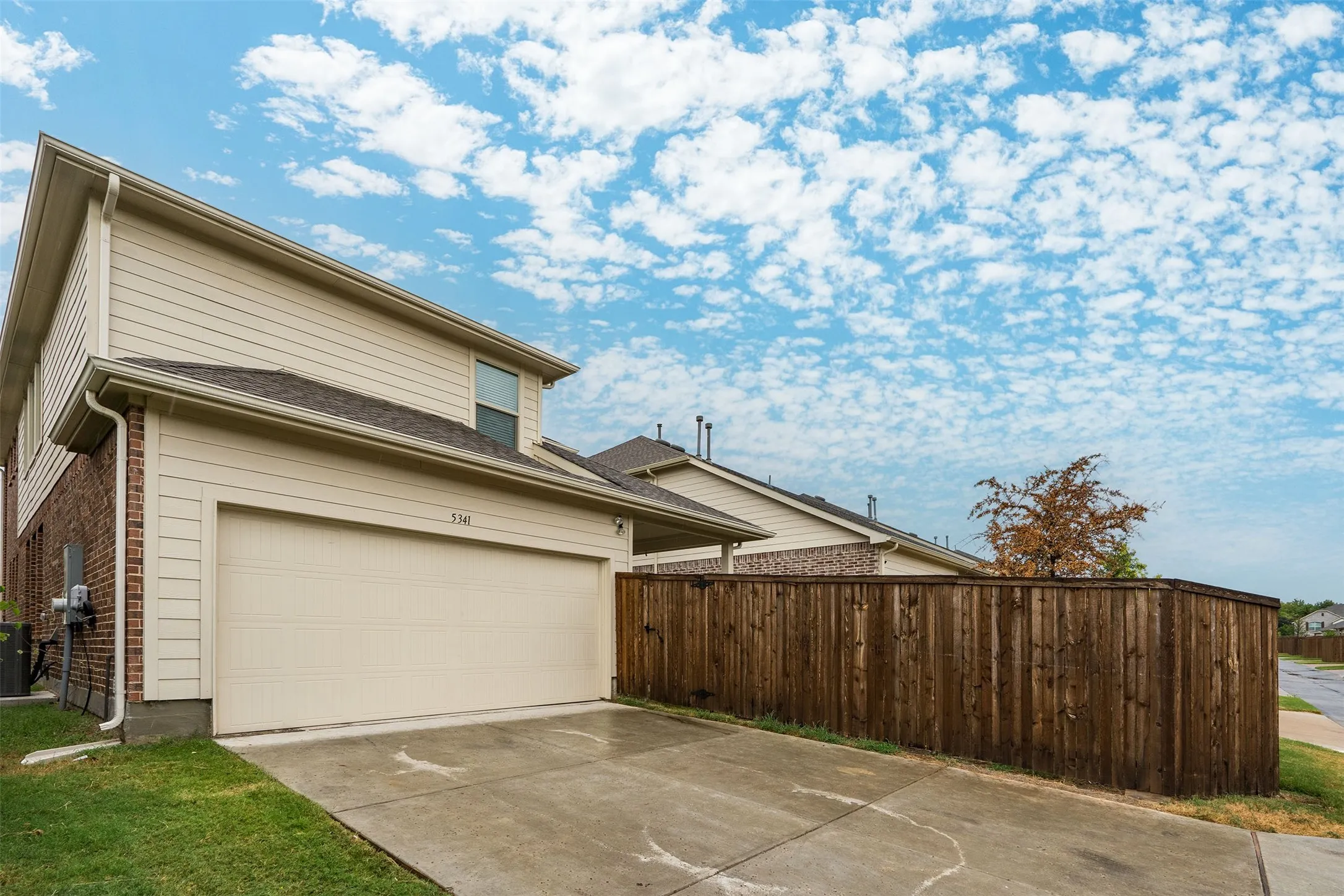 Single Family Residence For Rent in Dallas County , 5341 Archway Drive, Garland, Texas 75040, 4 Bedroom, 5 Bathroom, 2 Garage spaces, 2,466 Sqft, built in 2021, Preowned, mls#21249850, Real Estate Agent in Garland, Homes For Rent in Dallas county, Homes For Rent in Garland, Realtor in Garland Texas, Real Estate Brokerage Independent Realty Texas, Luminita Cordes Realtor