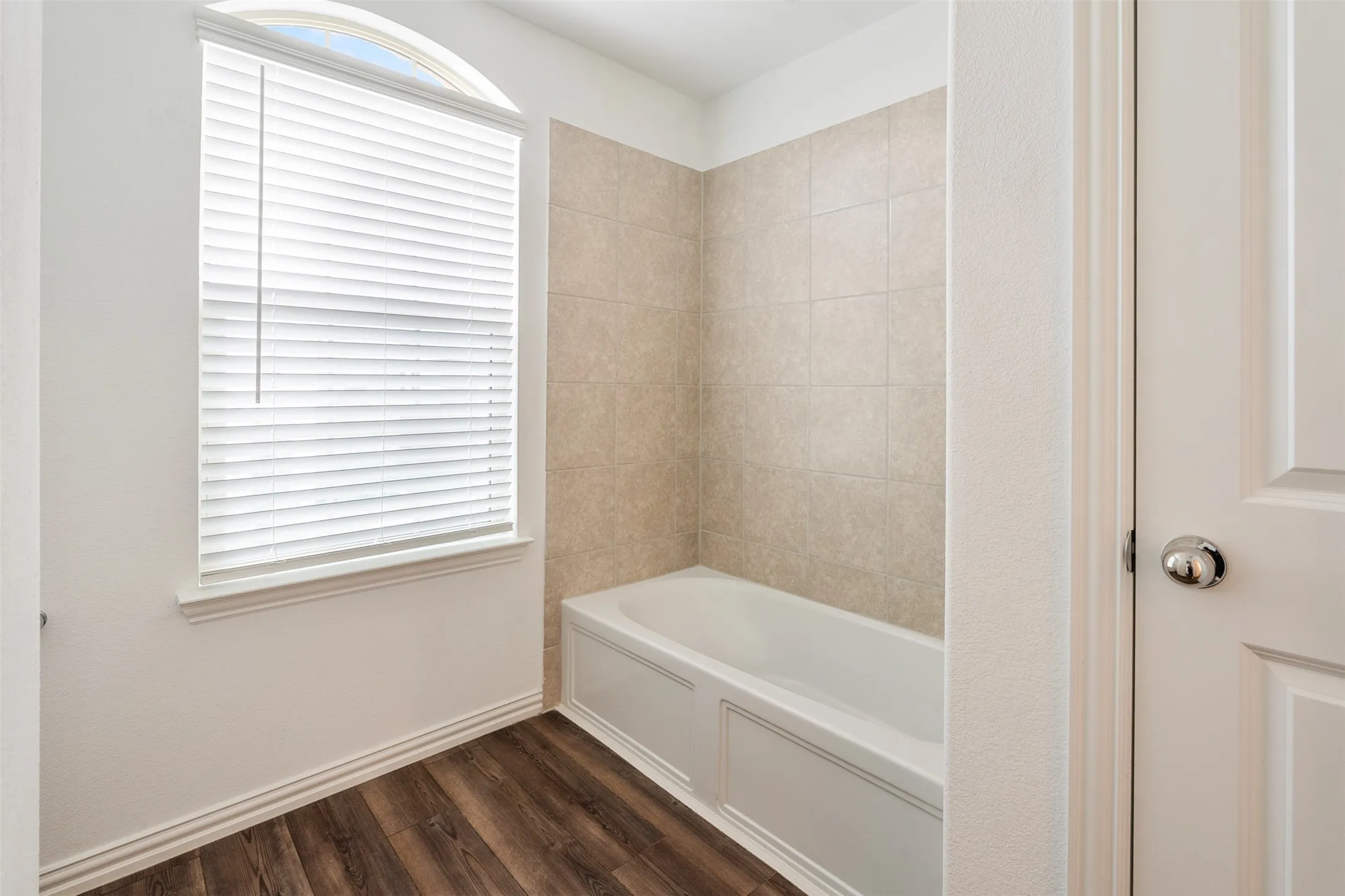 Single Family Residence For Rent in Dallas County , 5341 Archway Drive, Garland, Texas 75040, 4 Bedroom, 5 Bathroom, 2 Garage spaces, 2,466 Sqft, built in 2021, Preowned, mls#21249850, Real Estate Agent in Garland, Homes For Rent in Dallas county, Homes For Rent in Garland, Realtor in Garland Texas, Real Estate Brokerage Independent Realty Texas, Luminita Cordes Realtor