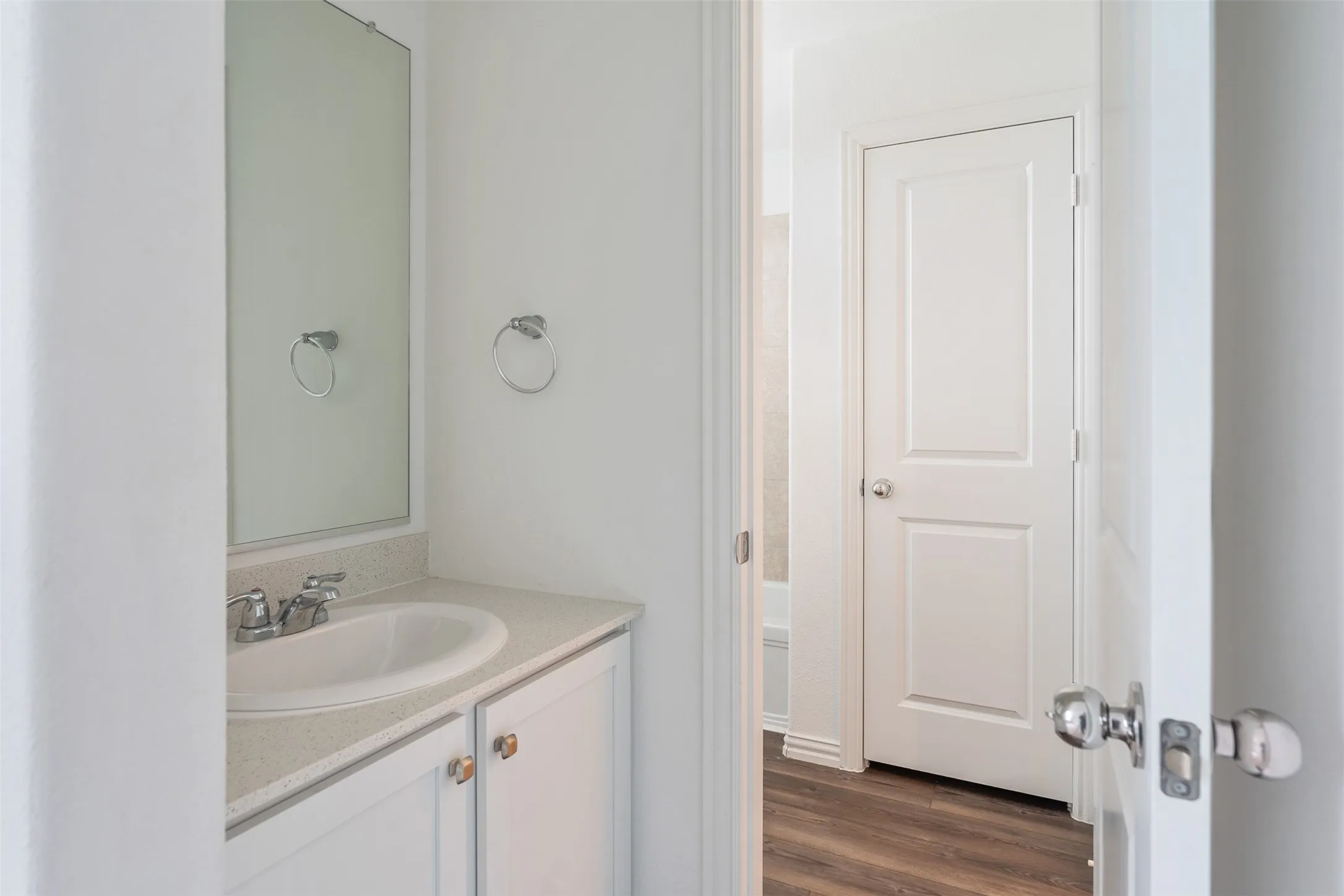 Single Family Residence For Rent in Dallas County , 5341 Archway Drive, Garland, Texas 75040, 4 Bedroom, 5 Bathroom, 2 Garage spaces, 2,466 Sqft, built in 2021, Preowned, mls#21249850, Real Estate Agent in Garland, Homes For Rent in Dallas county, Homes For Rent in Garland, Realtor in Garland Texas, Real Estate Brokerage Independent Realty Texas, Luminita Cordes Realtor