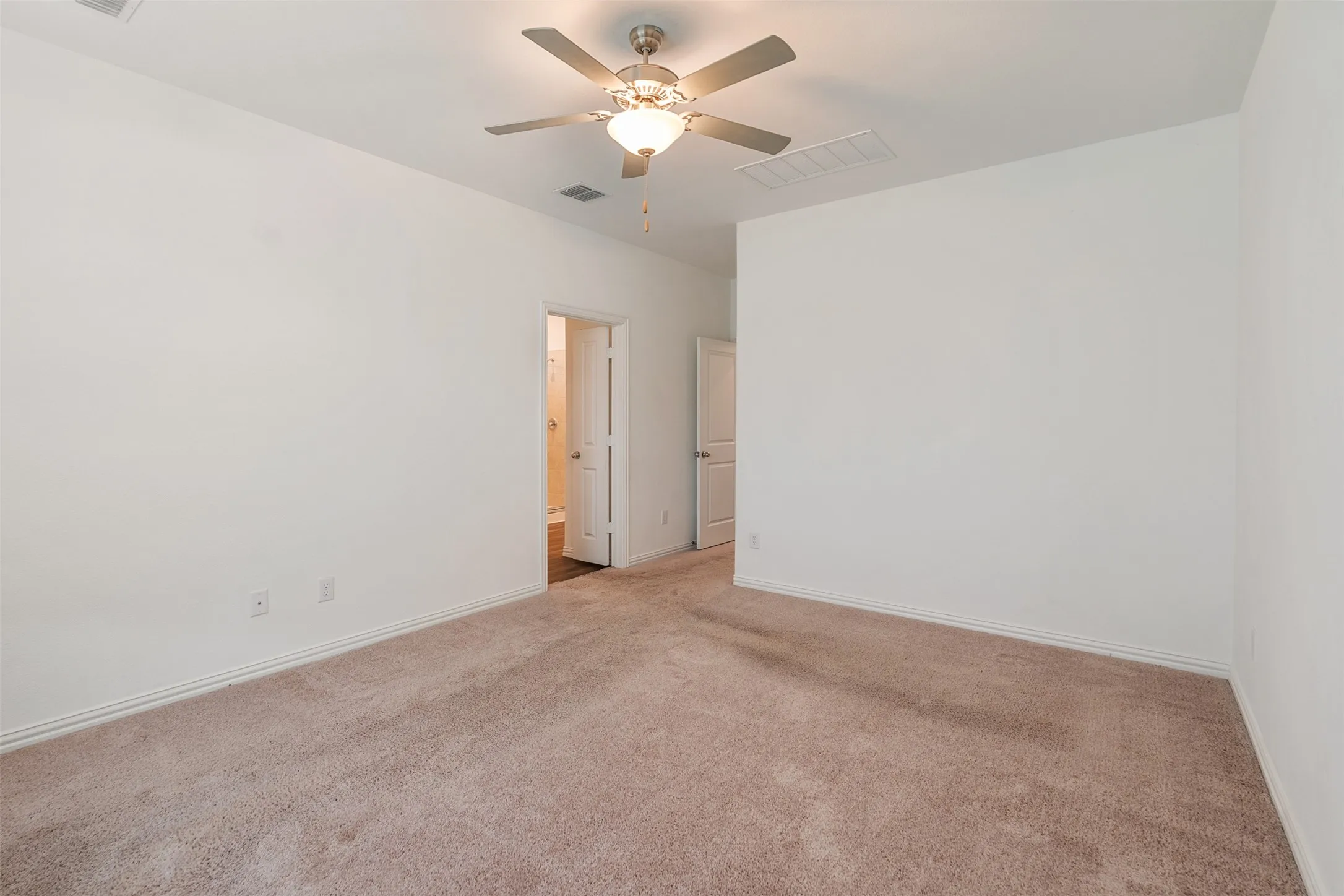 Single Family Residence For Rent in Dallas County , 5341 Archway Drive, Garland, Texas 75040, 4 Bedroom, 5 Bathroom, 2 Garage spaces, 2,466 Sqft, built in 2021, Preowned, mls#21249850, Real Estate Agent in Garland, Homes For Rent in Dallas county, Homes For Rent in Garland, Realtor in Garland Texas, Real Estate Brokerage Independent Realty Texas, Luminita Cordes Realtor