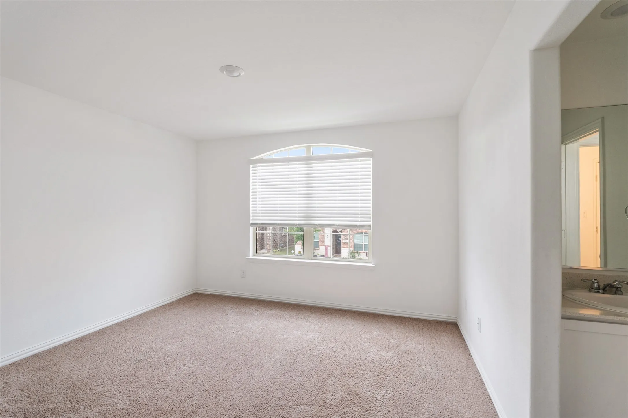 Single Family Residence For Rent in Dallas County , 5341 Archway Drive, Garland, Texas 75040, 4 Bedroom, 5 Bathroom, 2 Garage spaces, 2,466 Sqft, built in 2021, Preowned, mls#21249850, Real Estate Agent in Garland, Homes For Rent in Dallas county, Homes For Rent in Garland, Realtor in Garland Texas, Real Estate Brokerage Independent Realty Texas, Luminita Cordes Realtor