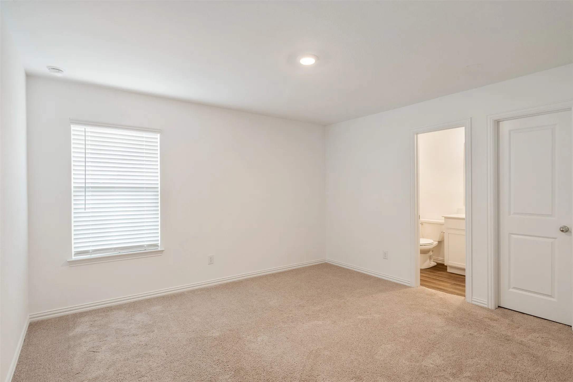 Single Family Residence For Rent in Dallas County , 5341 Archway Drive, Garland, Texas 75040, 4 Bedroom, 5 Bathroom, 2 Garage spaces, 2,466 Sqft, built in 2021, Preowned, mls#21249850, Real Estate Agent in Garland, Homes For Rent in Dallas county, Homes For Rent in Garland, Realtor in Garland Texas, Real Estate Brokerage Independent Realty Texas, Luminita Cordes Realtor