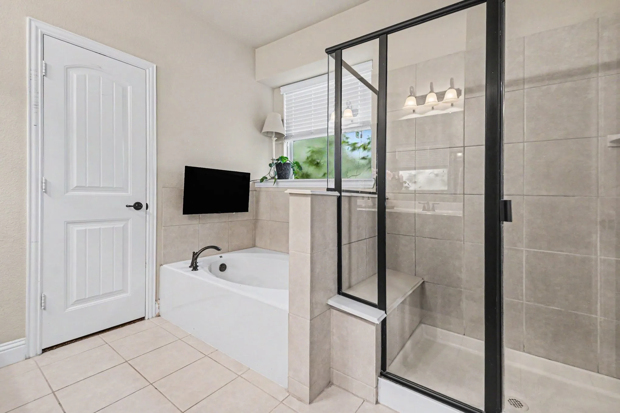 Single Family Residence For Sale in Kaufman County , 13154 Franklin Lane, Talty, Texas 75126, 5 Bedrooms, 3 Bathrooms, 3 Garage spaces, 2,847 Sqft, built in 2014, Price $540,000, mls#21249875, Real Estate Agent in Talty, Homes For Sale in Kaufman county, Homes For Sale in Talty, Realtor in Talty Texas, Real Estate Brokerage Independent Realty Texas, Luminita Cordes Realtor