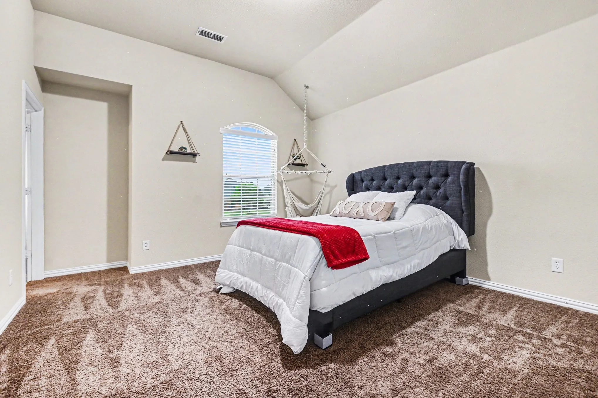 Single Family Residence For Sale in Kaufman County , 13154 Franklin Lane, Talty, Texas 75126, 5 Bedrooms, 3 Bathrooms, 3 Garage spaces, 2,847 Sqft, built in 2014, Price $540,000, mls#21249875, Real Estate Agent in Talty, Homes For Sale in Kaufman county, Homes For Sale in Talty, Realtor in Talty Texas, Real Estate Brokerage Independent Realty Texas, Luminita Cordes Realtor