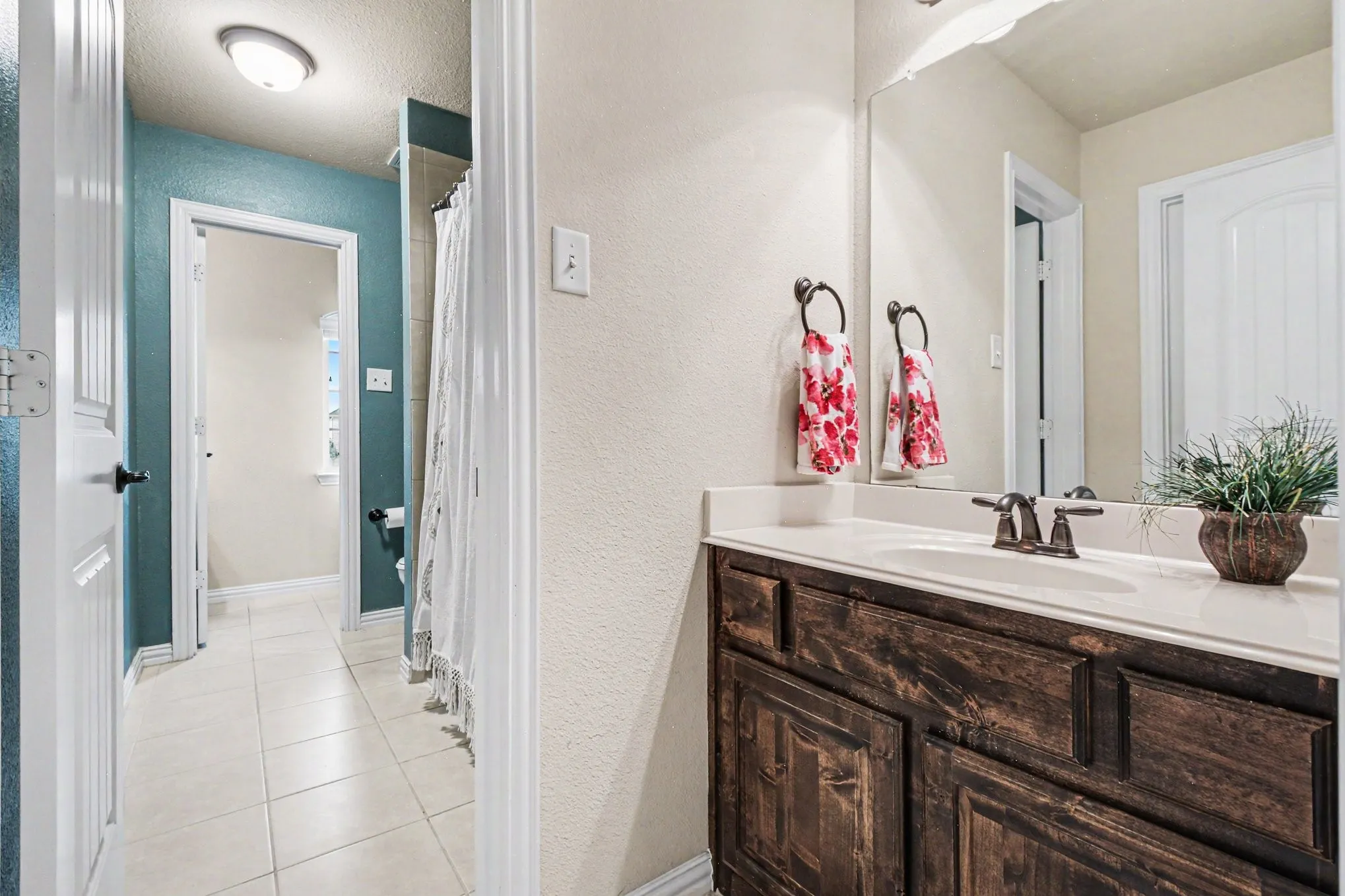 Single Family Residence For Sale in Kaufman County , 13154 Franklin Lane, Talty, Texas 75126, 5 Bedrooms, 3 Bathrooms, 3 Garage spaces, 2,847 Sqft, built in 2014, Price $540,000, mls#21249875, Real Estate Agent in Talty, Homes For Sale in Kaufman county, Homes For Sale in Talty, Realtor in Talty Texas, Real Estate Brokerage Independent Realty Texas, Luminita Cordes Realtor