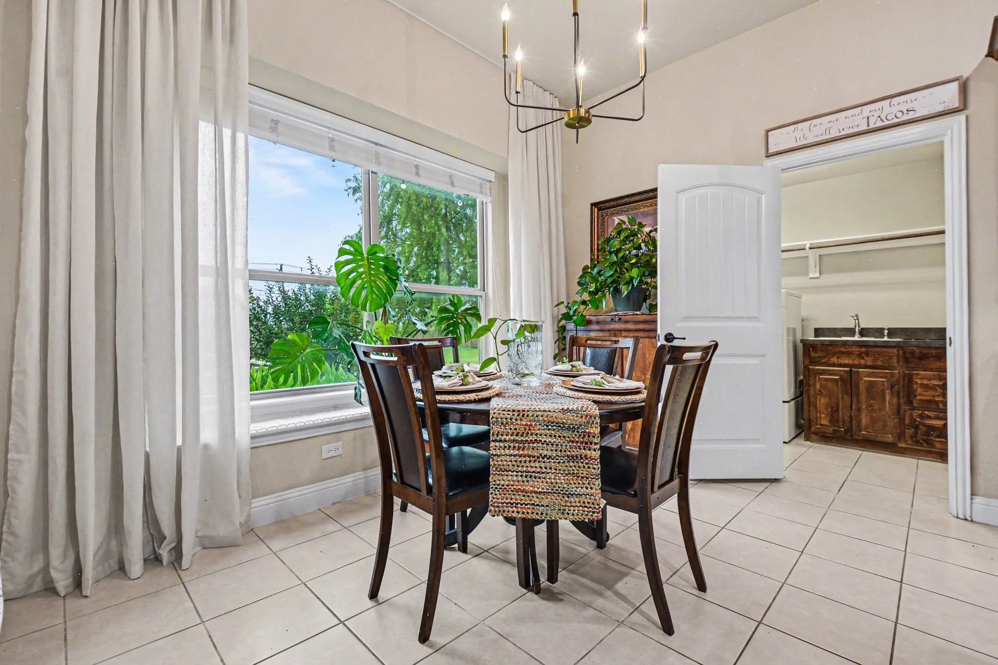 Single Family Residence For Sale in Kaufman County , 13154 Franklin Lane, Talty, Texas 75126, 5 Bedrooms, 3 Bathrooms, 3 Garage spaces, 2,847 Sqft, built in 2014, Price $540,000, mls#21249875, Real Estate Agent in Talty, Homes For Sale in Kaufman county, Homes For Sale in Talty, Realtor in Talty Texas, Real Estate Brokerage Independent Realty Texas, Luminita Cordes Realtor