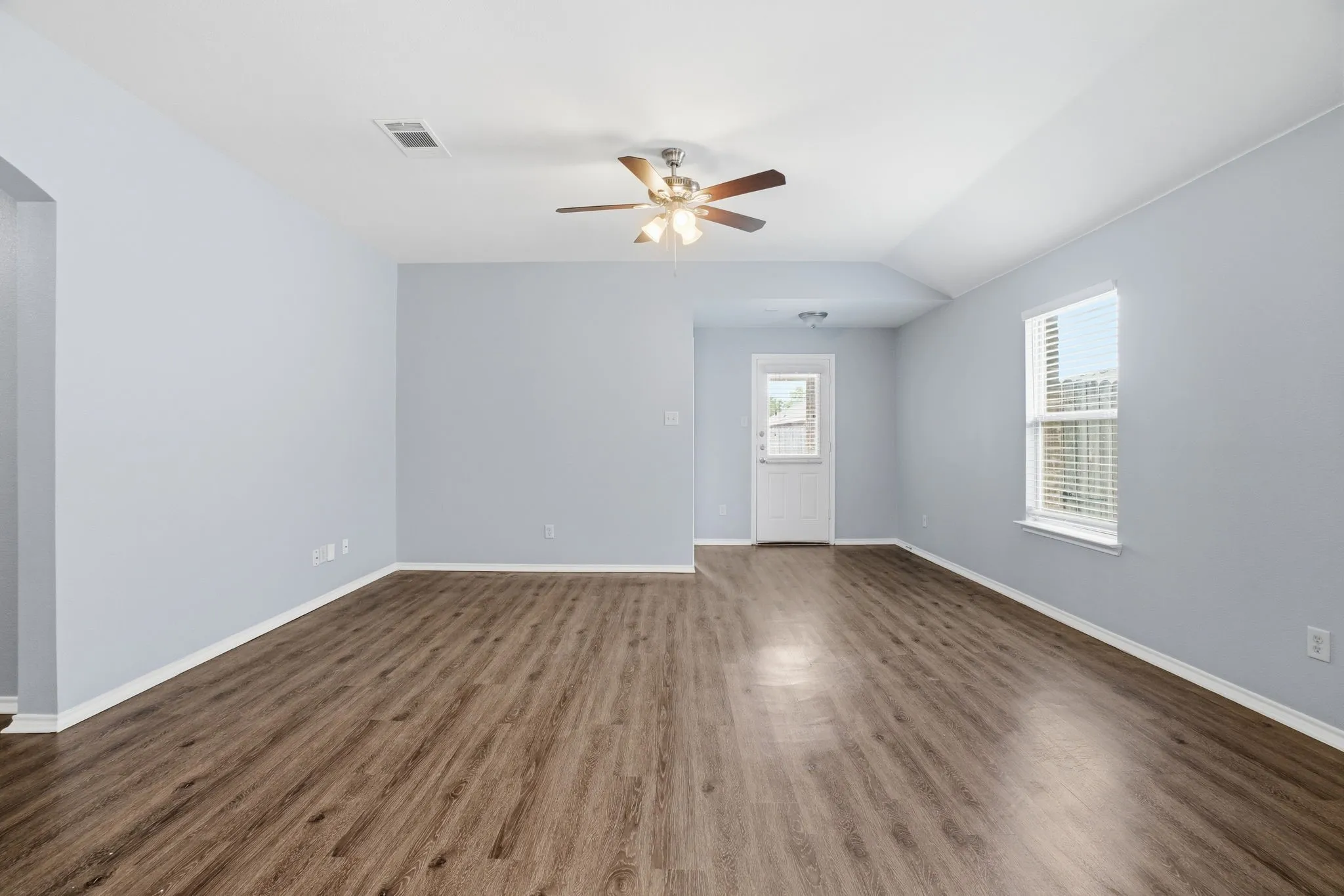 Single Family Residence For Sale in Kaufman County , 2003 Zavala, Forney, Texas 75126, 4 Bedroom, 2 Bathroom, 2 Garage spaces, 1,929 Sqft, built in 2014, mls#21217809, Real Estate Agent in Forney, Homes For Sale in Kaufman county, Homes For Sale in Forney, Realtor in Forney Texas, Real Estate Brokerage Independent Realty Texas, Luminita Cordes Realtor
